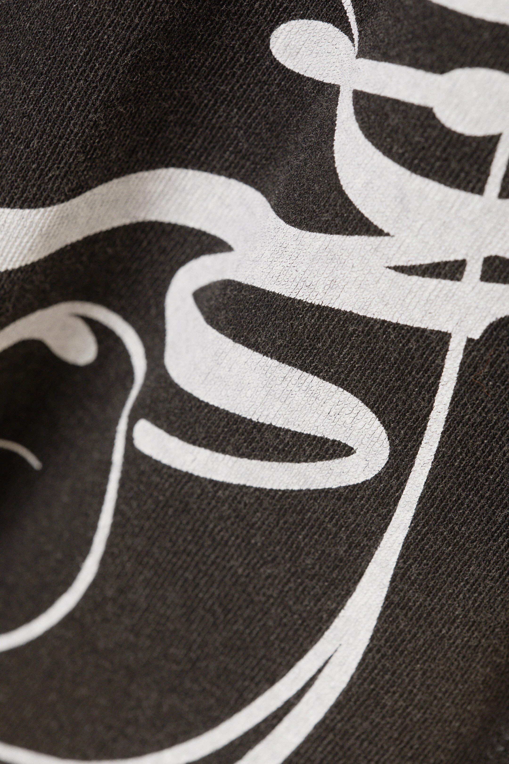 Zwart met wassing - Distressed T-shirt met print - 1