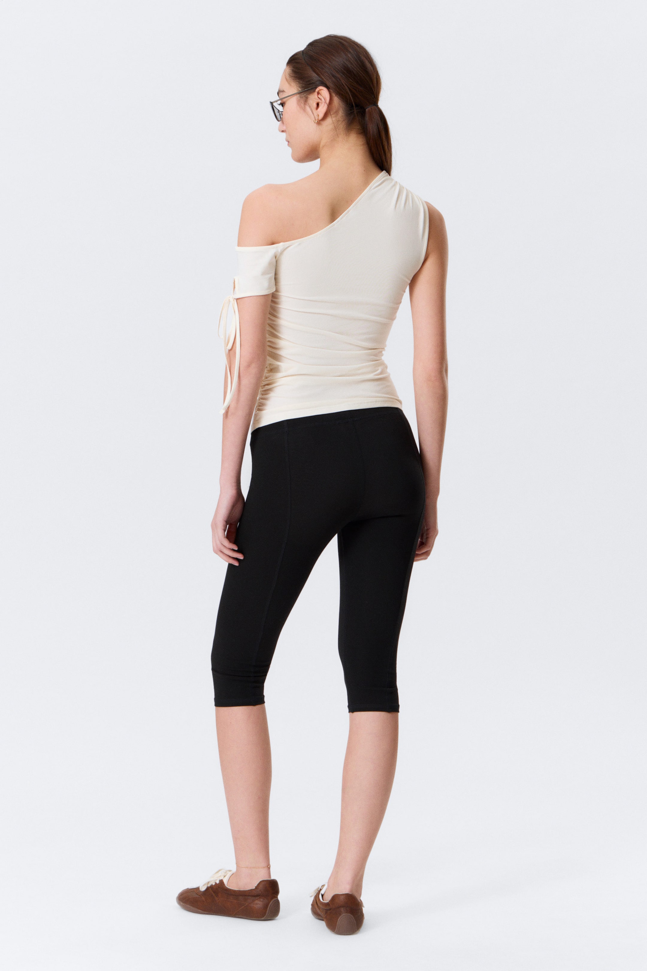 Black - Soft Mid Rise Capri Leggings - 2