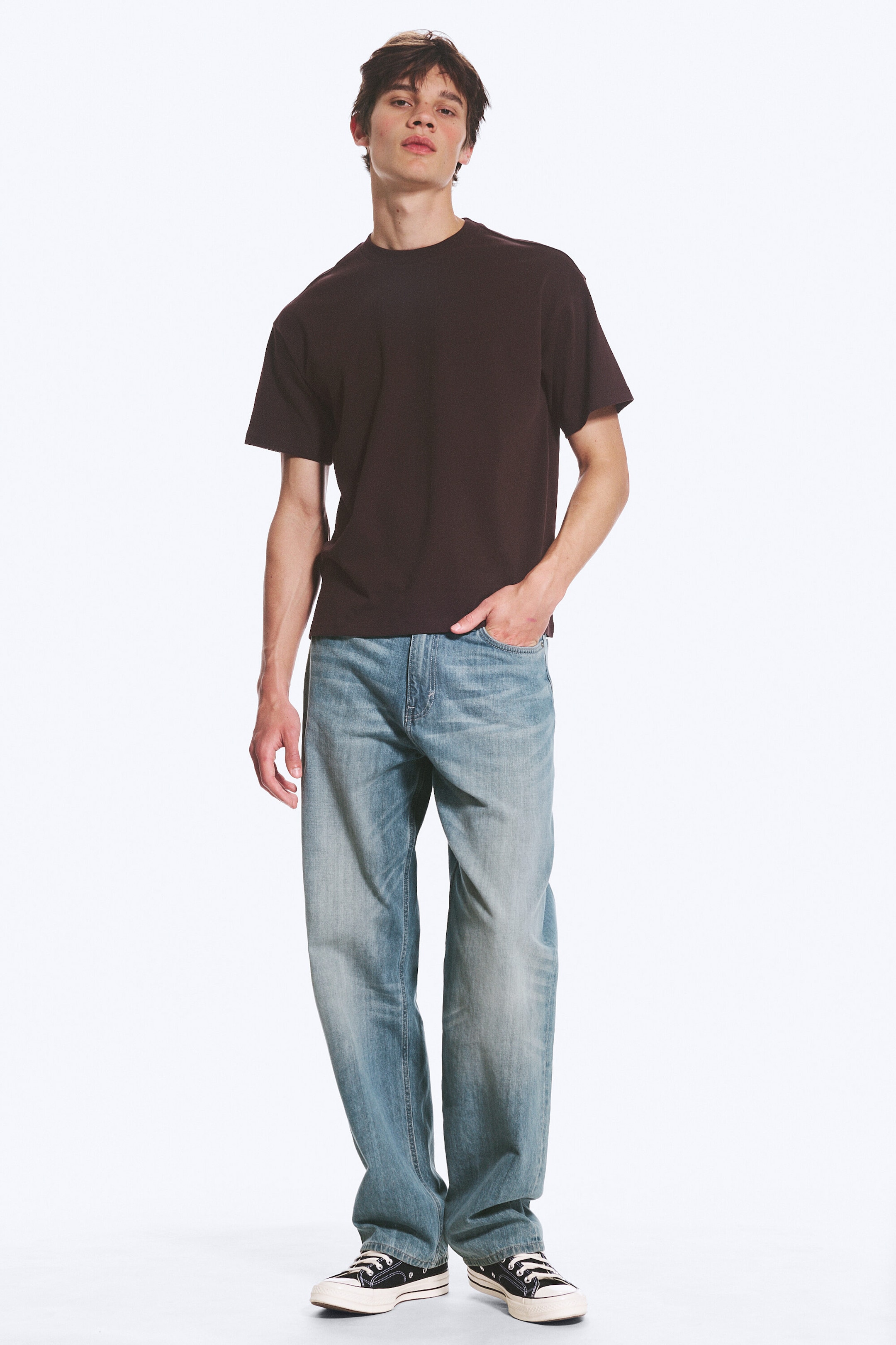 Dunkelbraun - T-SHIRT MIT ENTSPANNTER PASSFORM - 2