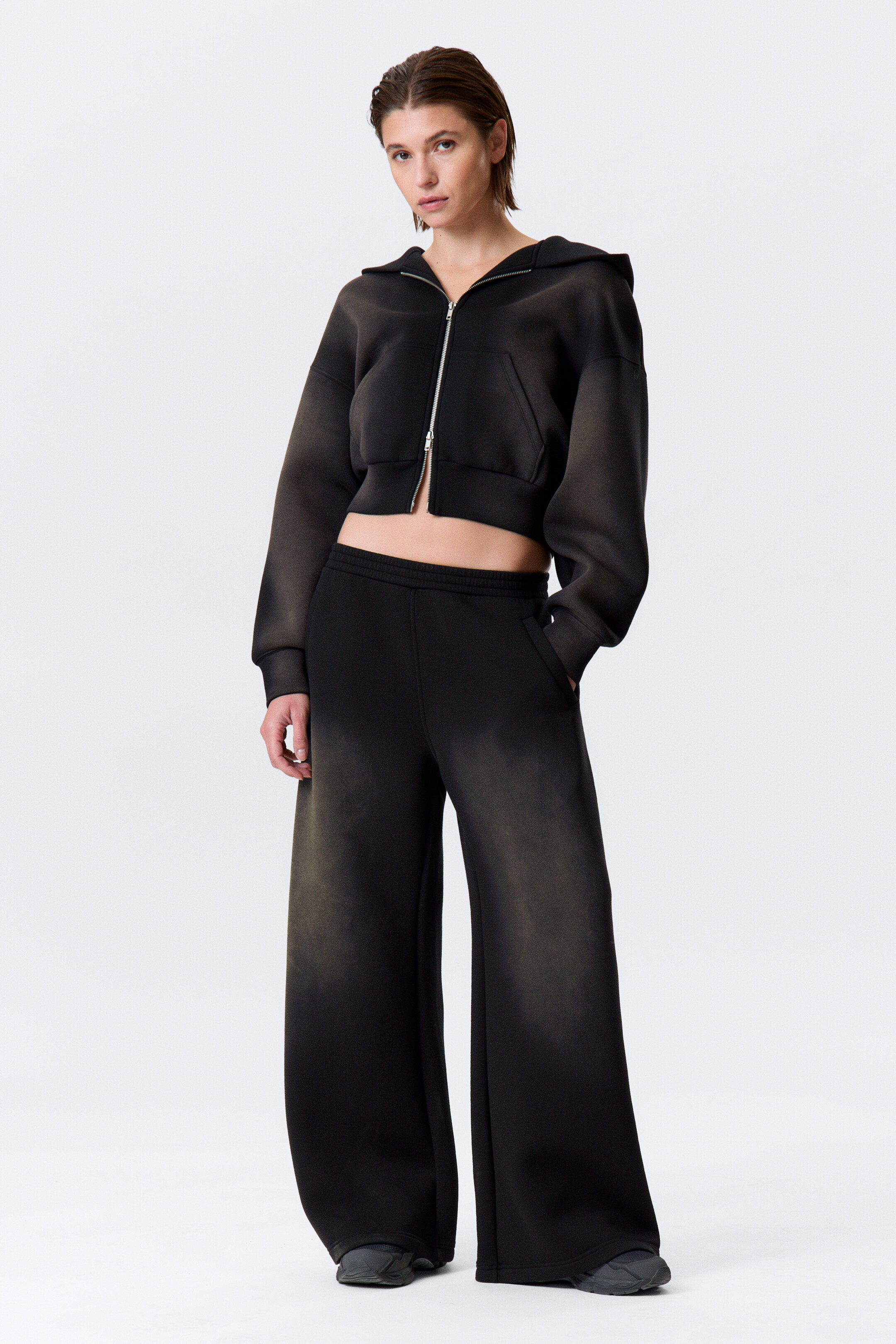 Visualizza immagine più grande: Washed Wide Leg Scuba Sweatpants - Nero lavato - DONNA | H&M IT 1