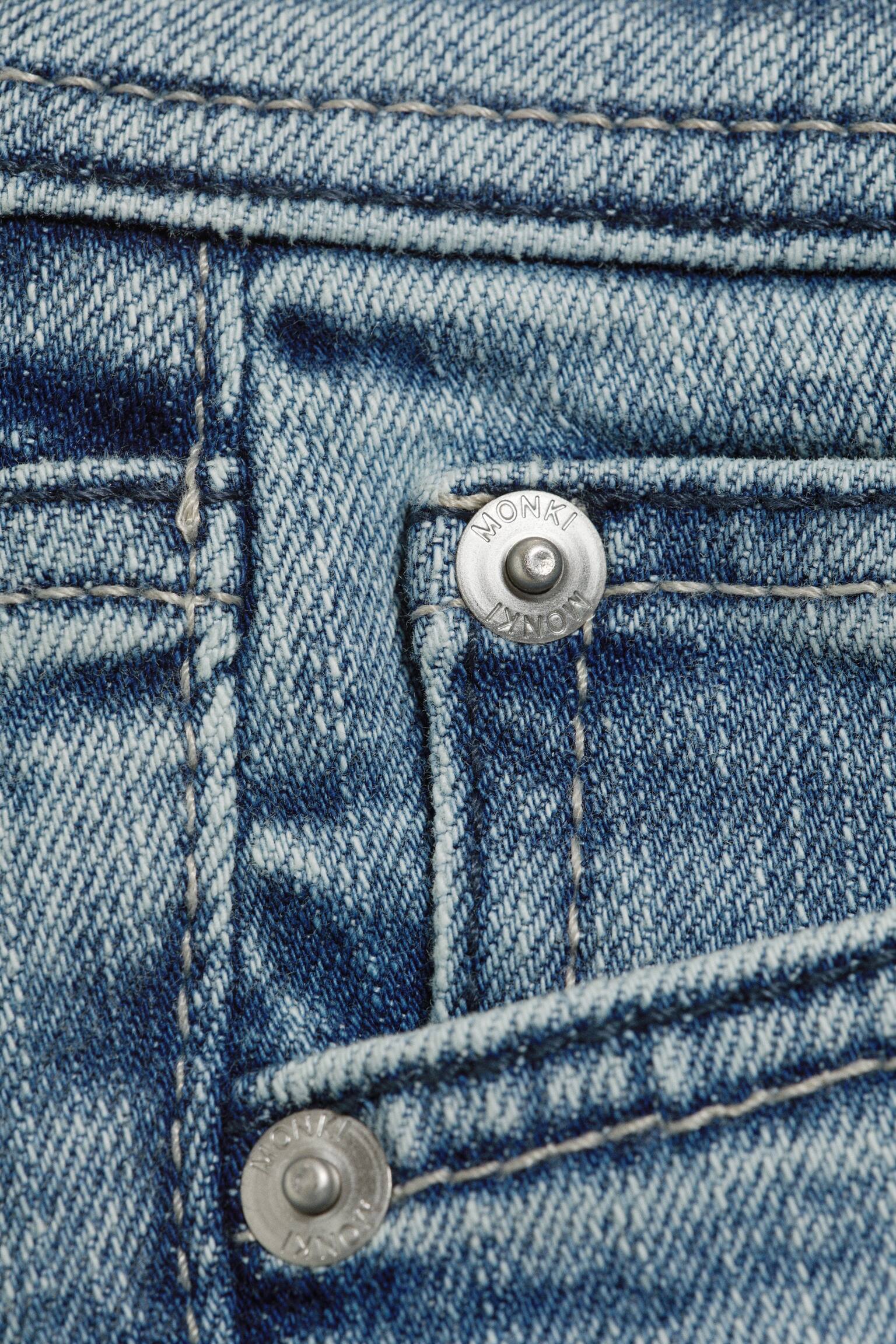 Hotpants in denim a vita bassa, vestibilità slim - Fresh Blue - Azzurro/Ink Black – Nero - 3