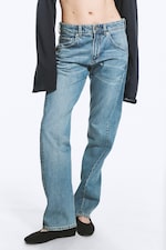 Sea Breeze Blue - Mittelblau - Skewed Low Waist Relaxed Jeans - 1