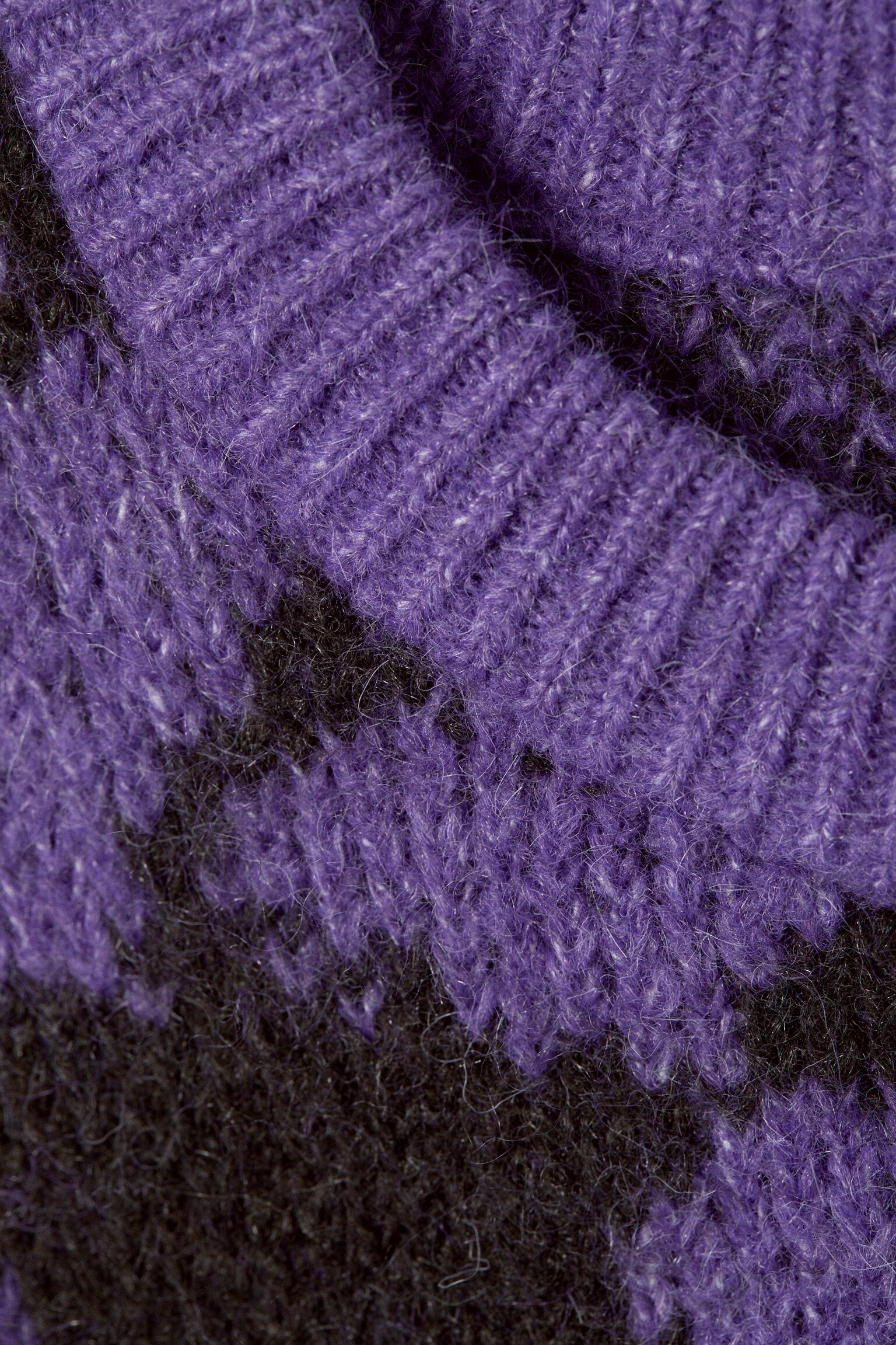 Laza, mintás gyapjúkeverék pulóver - Lila - Absztrakt fekete - 5