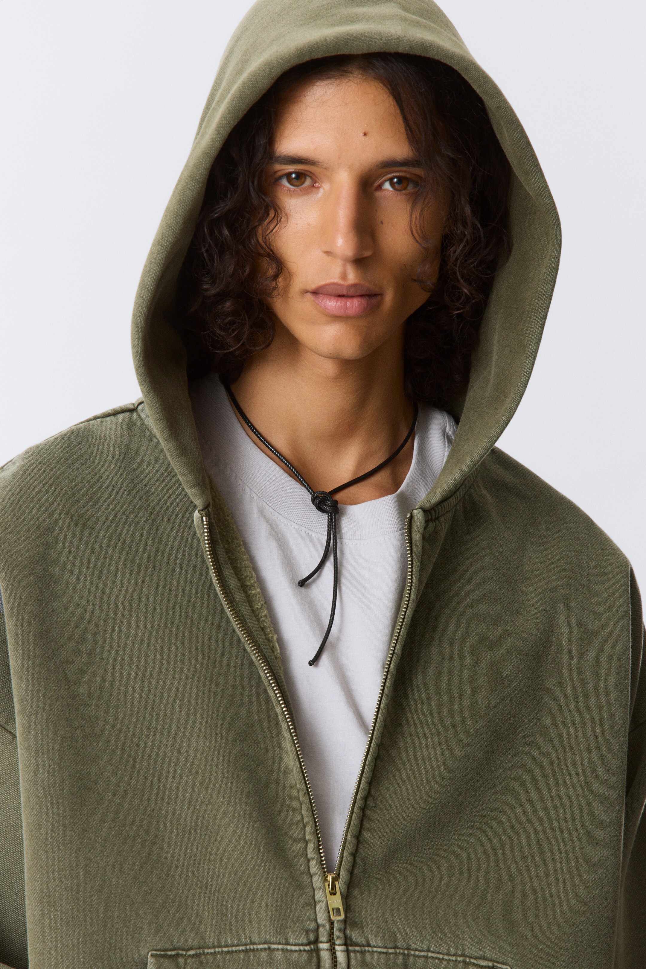 Visa större bild: Loose Zip Hoodie - Tvättad mörkgrön - HERR | H&M FI 3