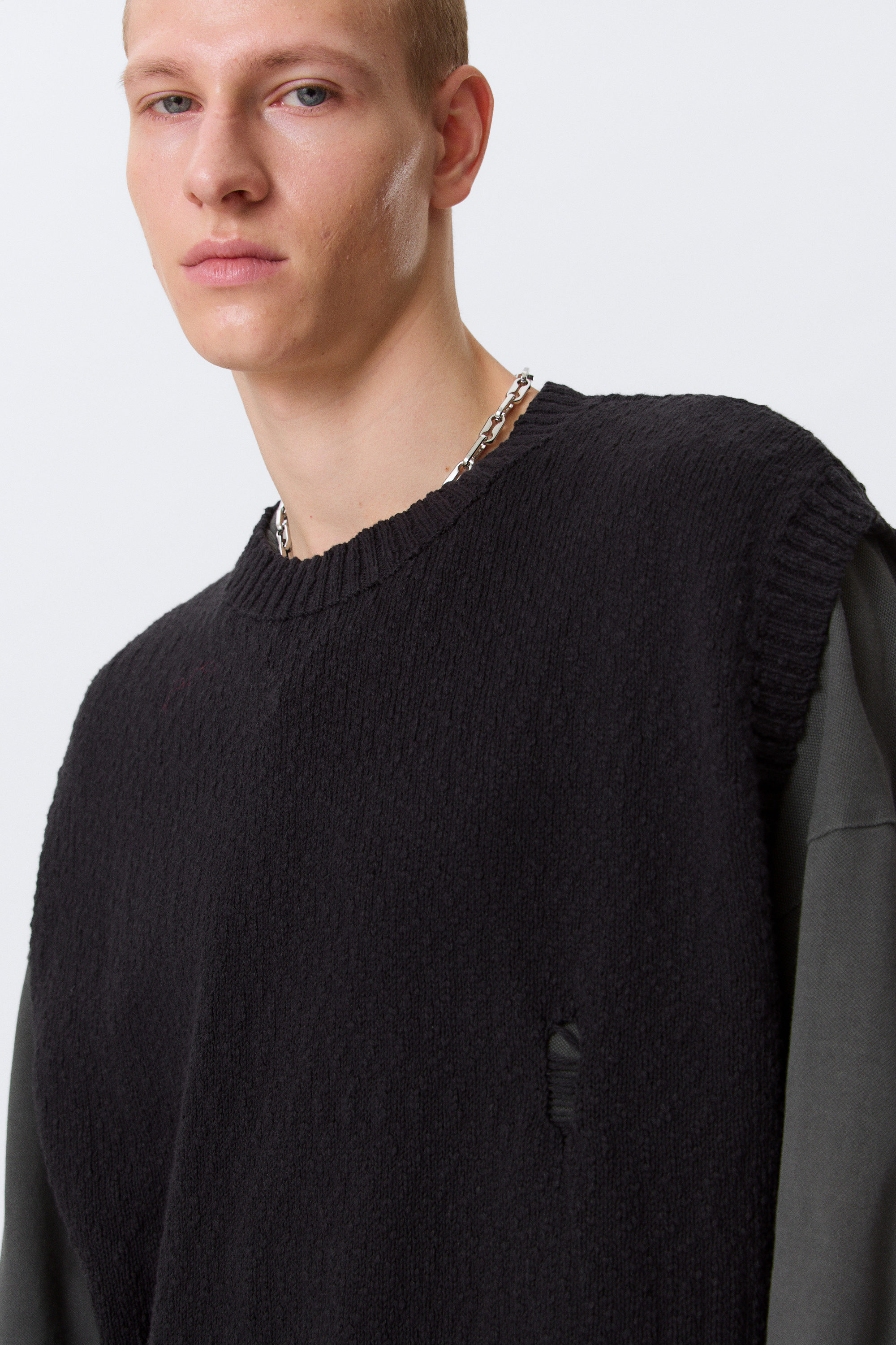 relaxed distressed knitted vest - Black | Weekday EU