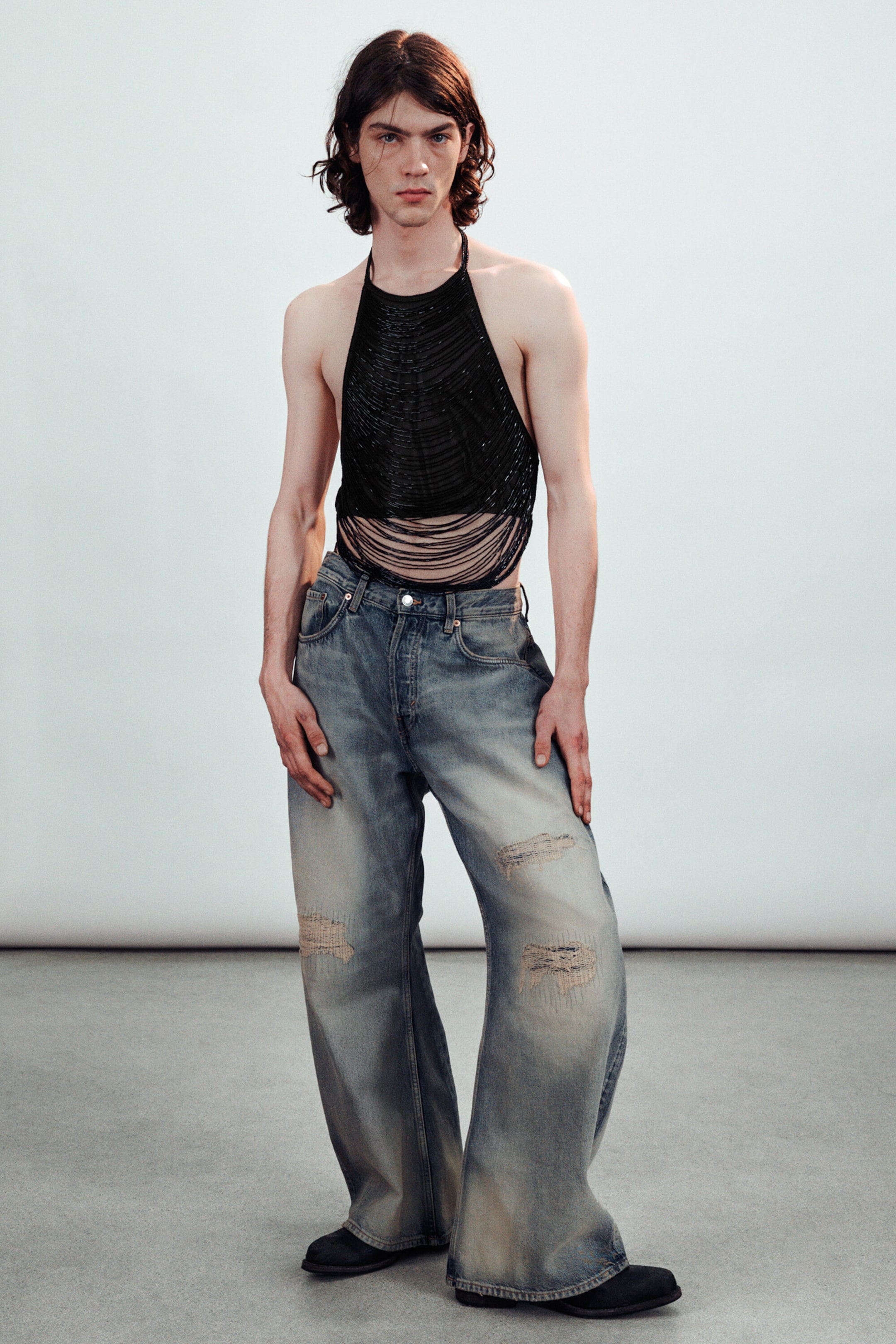 Noir - Haut dos-nu en résille orné de perles - 2