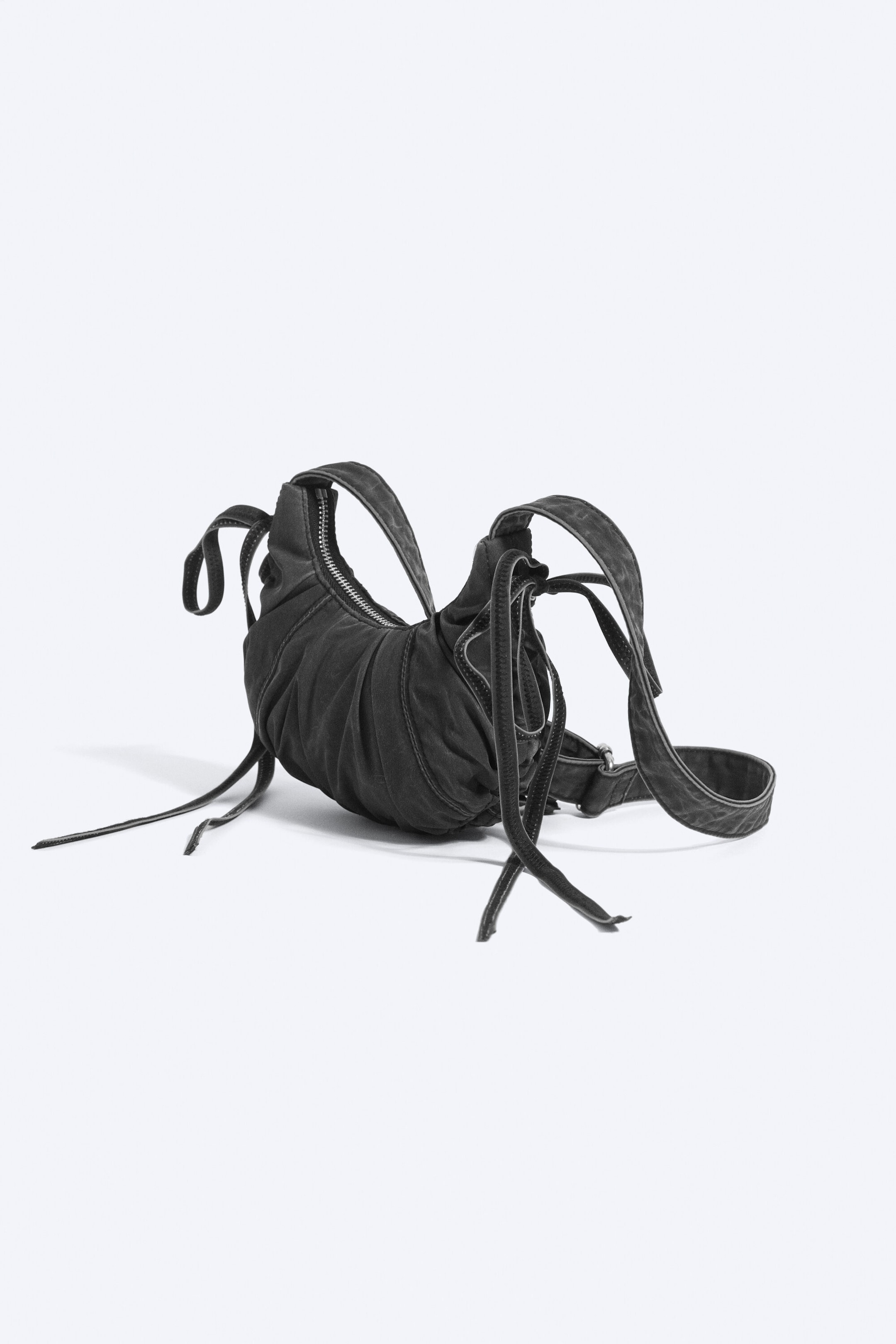 Dunkelgrau - Kleine Crossbody-Bag mit geschwungener Form - 2