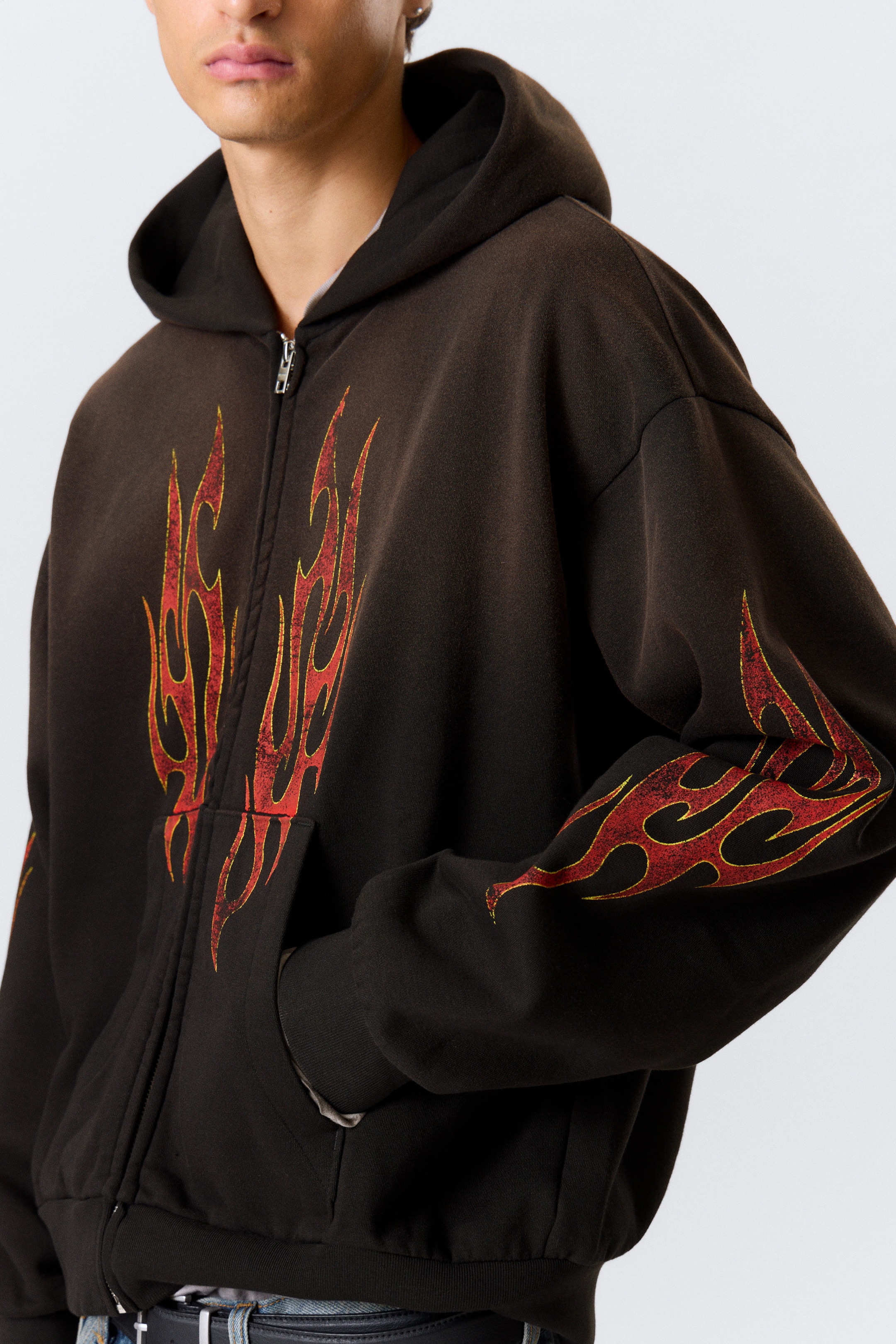 Schwarz - Abgenutzte Flamme - Grafischer Zip-Hoodie mit eckigem Schnitt - 3