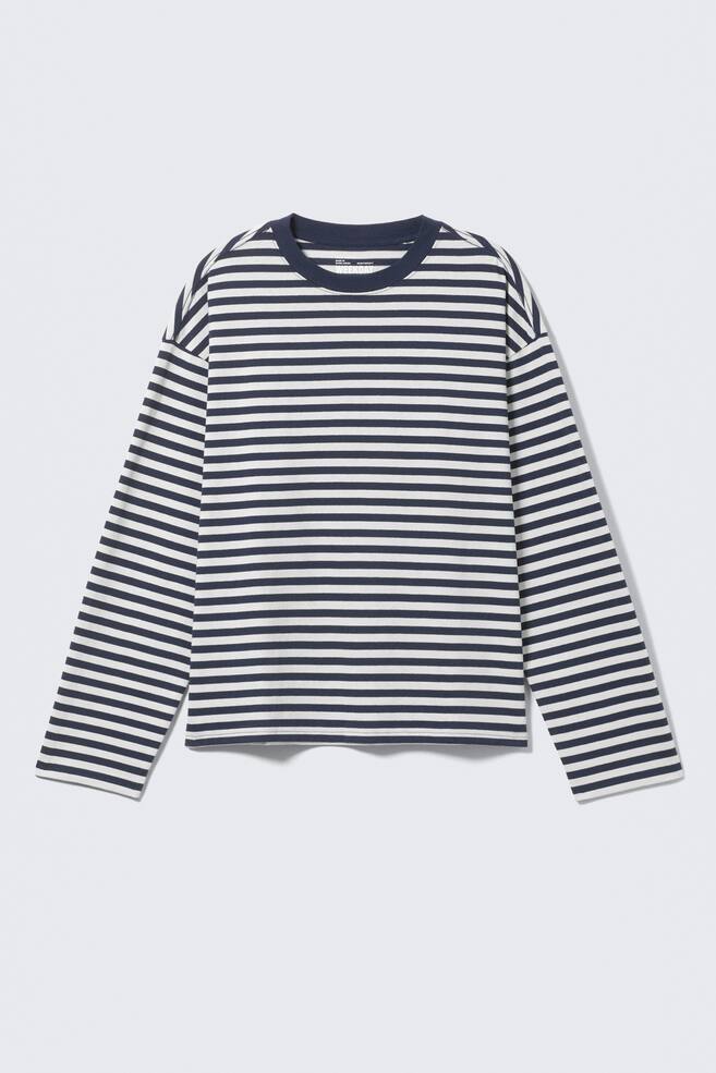 Boxy Longsleeve mit lockerer Passform - Weiß & Navy gestreift/Weiß/Dunkelbraun gestreift/Blau & Weiß gestreift/Taubenblau/Schwarz/Weiß/Grau gestreift/Hellblau/Staubiges Lila/Dunkelbraun/Weiß - Grüne Streifen/Weiß - Braune Streifen/Dunkles Marineblau/Dunkelgrün/Gelb/Staubgrau - 1