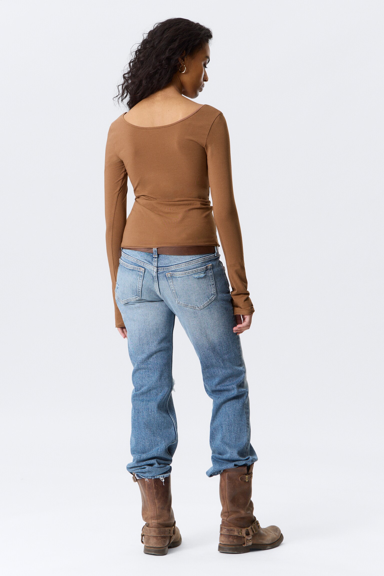 Langärmliges Slim Fit-Top mit U-Ausschnitt - Braun/Beige - Schwarze Streifen/Grau meliert/Weiß/Hellrosa/braun gestreift/Hellgelb - Punkte/Schwarz/Dunkelbraun/Pink & burgunderrot gestreift/Schwarz & Weiß gestreift - 6