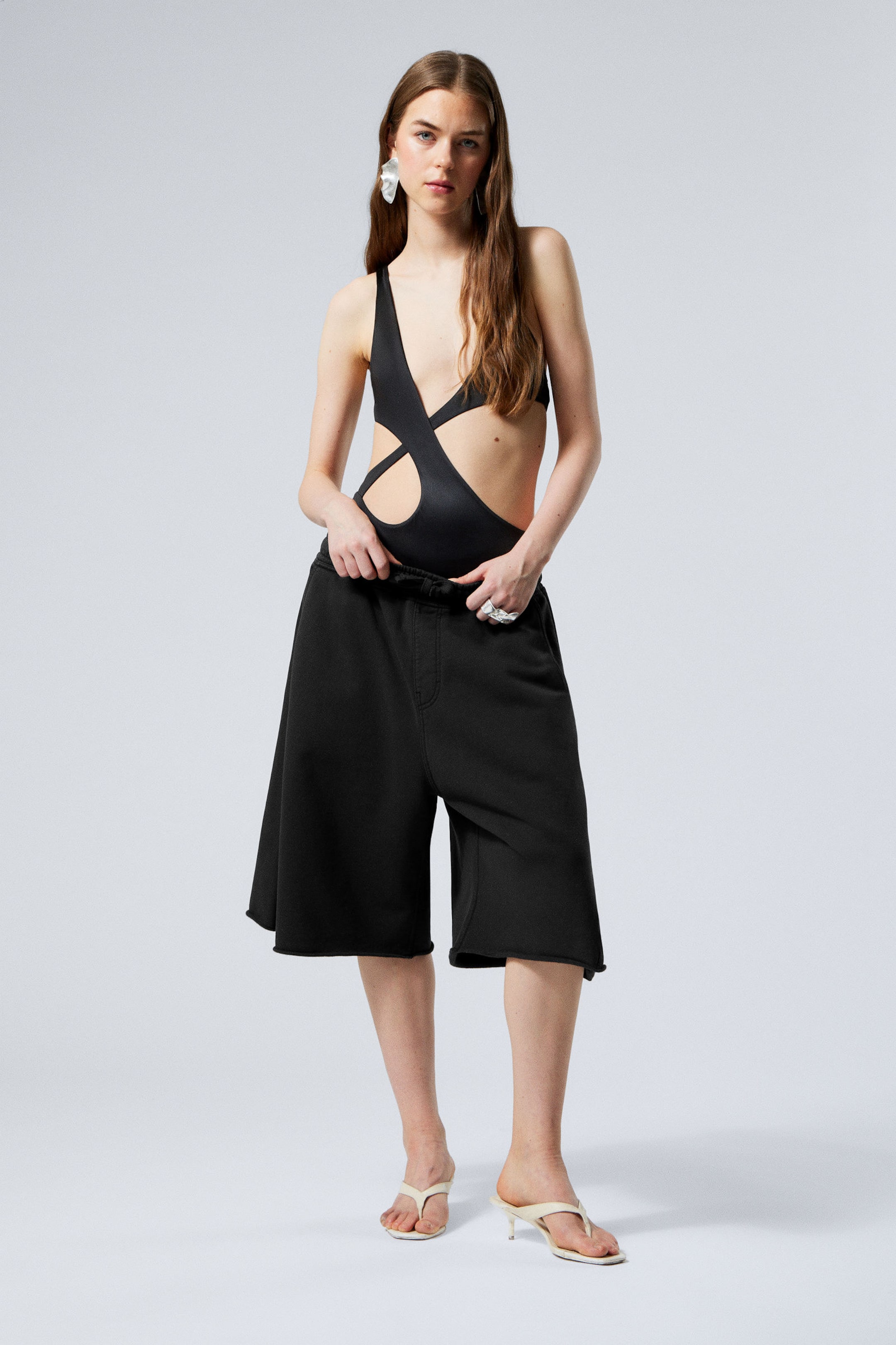 #3A3A3D - Lockere knielange Jersey-Shorts - 1