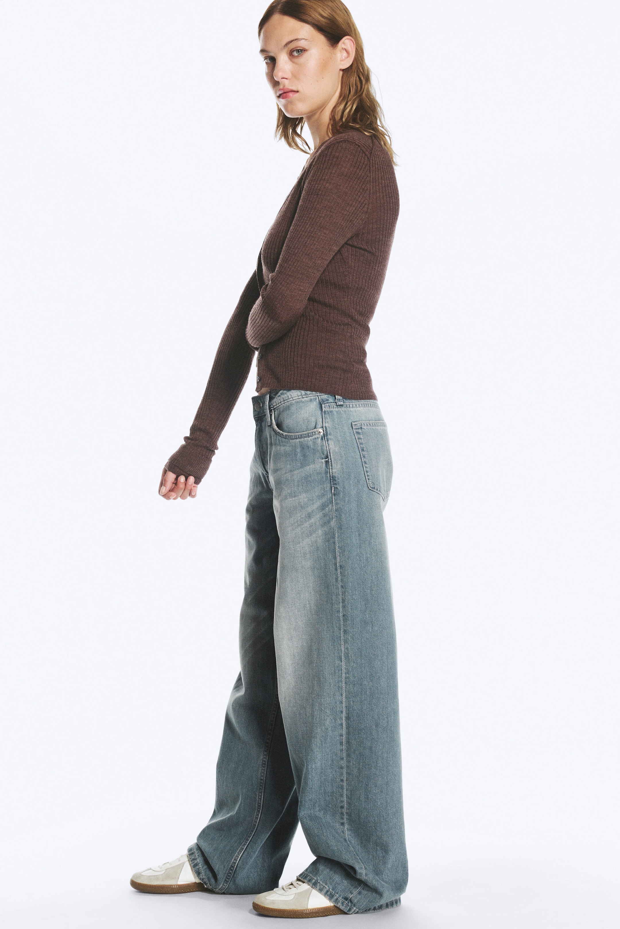 Gloria Blå - Mellomblå - Ample jeans med lavt liv, vide ben og løs passform - 2