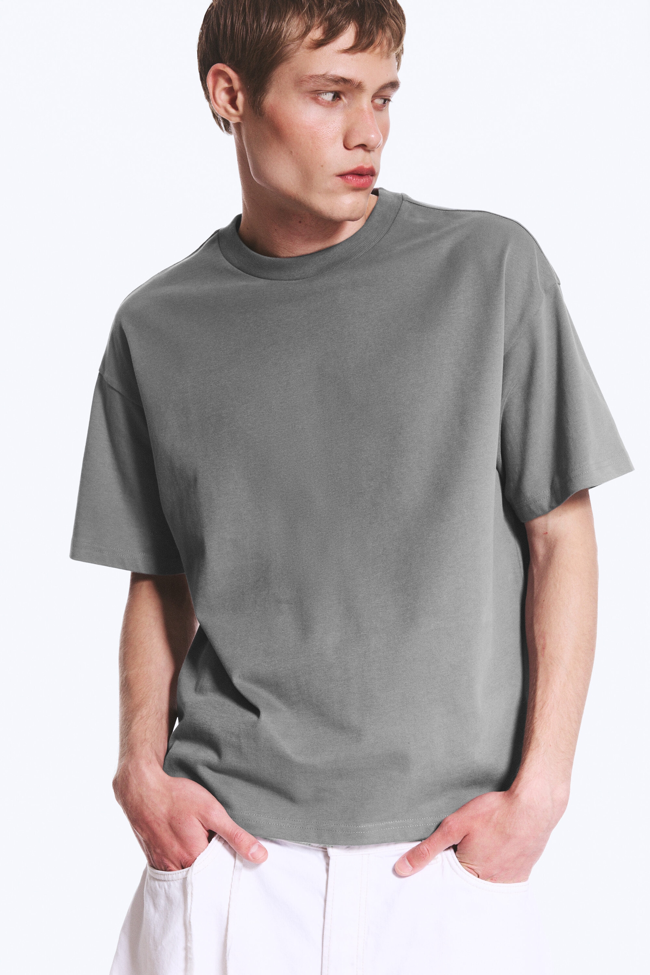 Staubgrau - Boxy T-Shirt mit lockerer Passform - 2