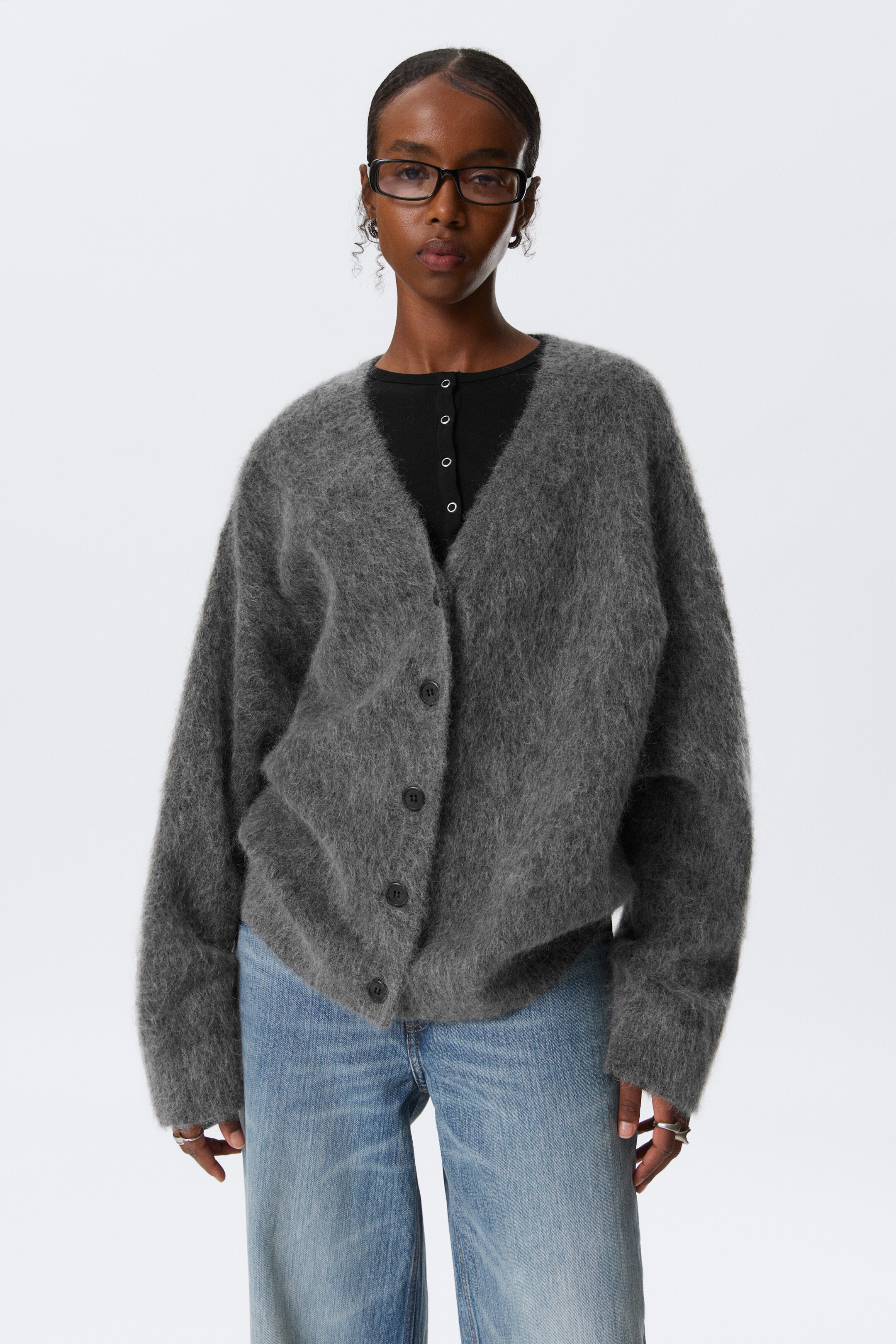 Zobacz większy obraz: Kardigan z dekoltem w serek Loose Fit - Ciemnoszary - ONA | H&M PL 1