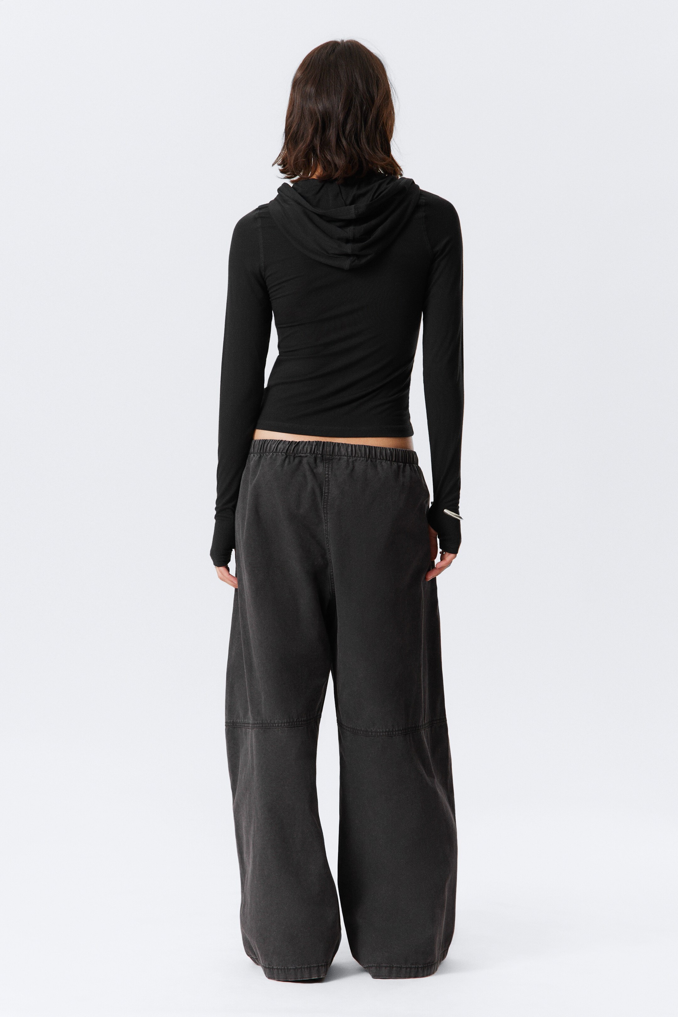 Größeres Bild ansehen: Schmal geschnittener Zip-Hoodie aus Lyocell - Schwarz - Ladies | H&M DE 3