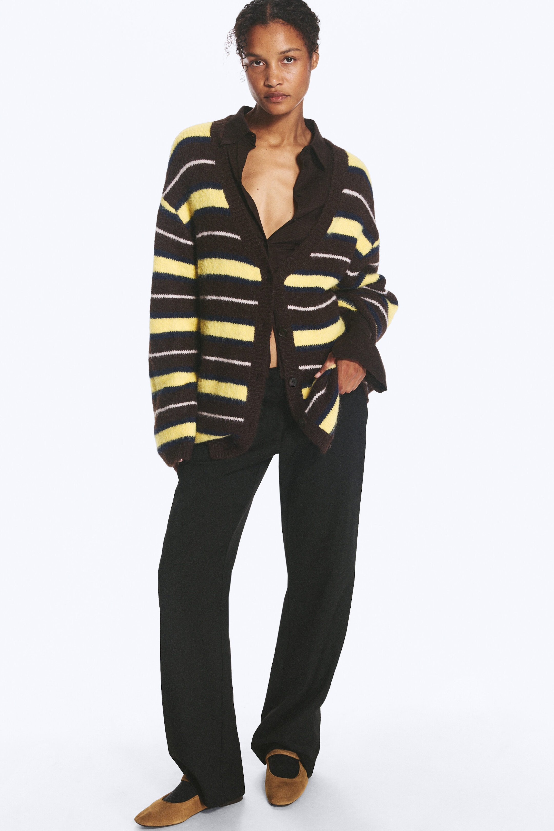 Marron foncé et rayures jaunes - Cardigan rayé à col en V - 1