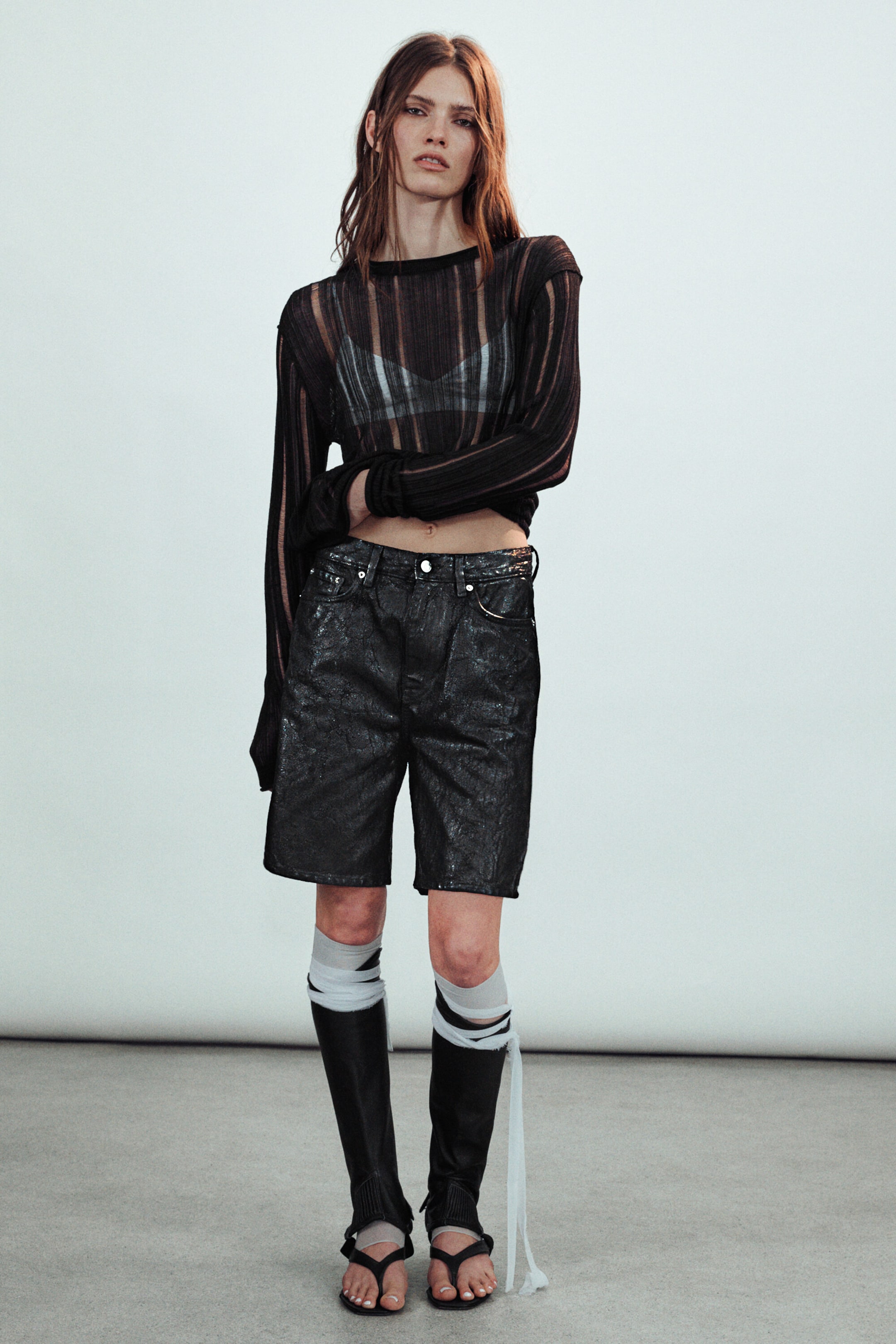 Black - Loose Low Rise Coated Denim Shorts - 2