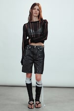 Black - Loose Low Rise Coated Denim Shorts - 2