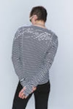 Schwarz-Weiß gestreift - CM x LB körperbetontes Unisex-Longsleeve - 1
