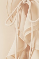 Beige - Langärmelige Bluse mit Rüschen - 1