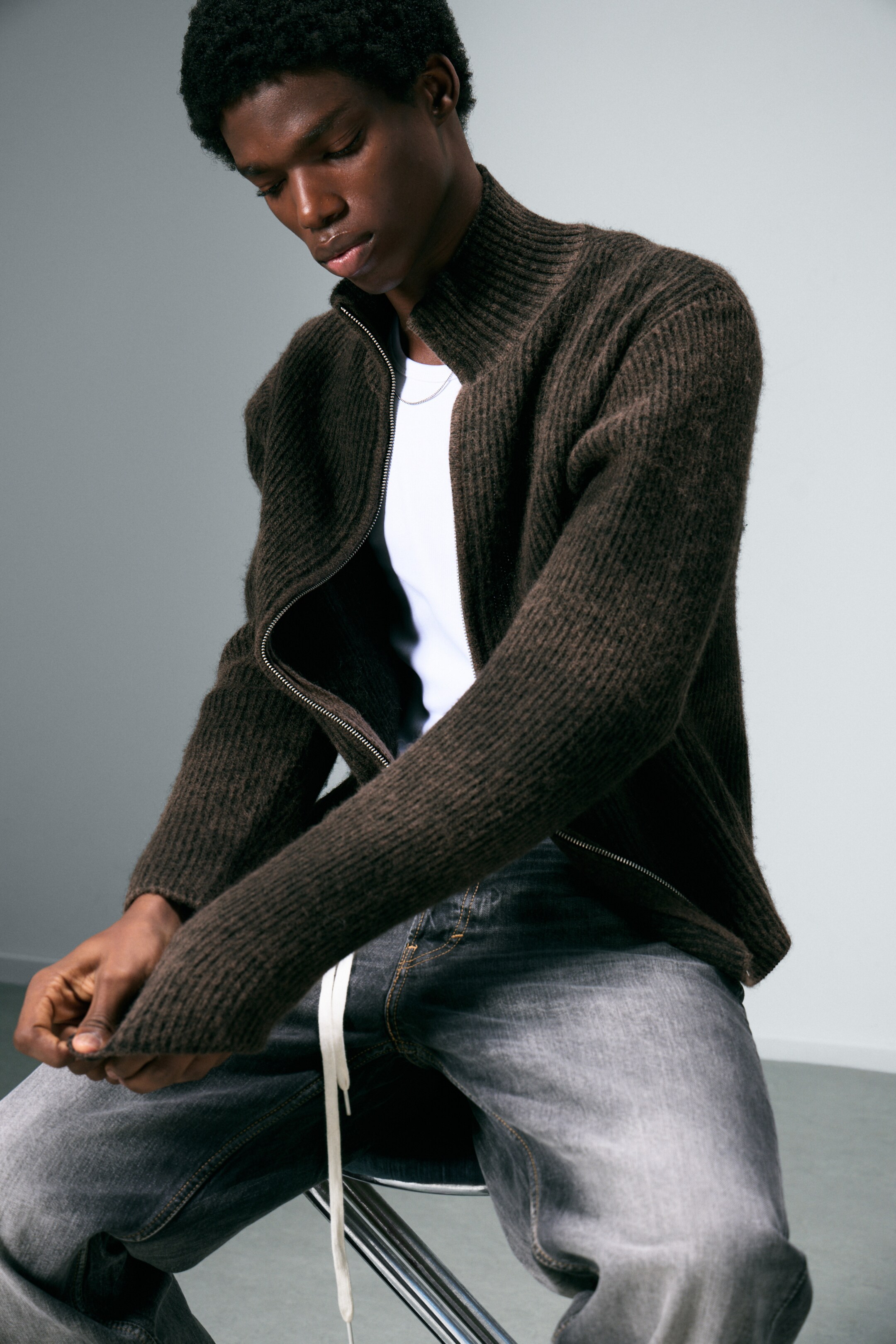 Grösseres Bild ansehen: Strickjacke mit Reißverschluss aus Wollmischung - Dunkelbraun mit Space-Dye - HERREN | H&M CH 2