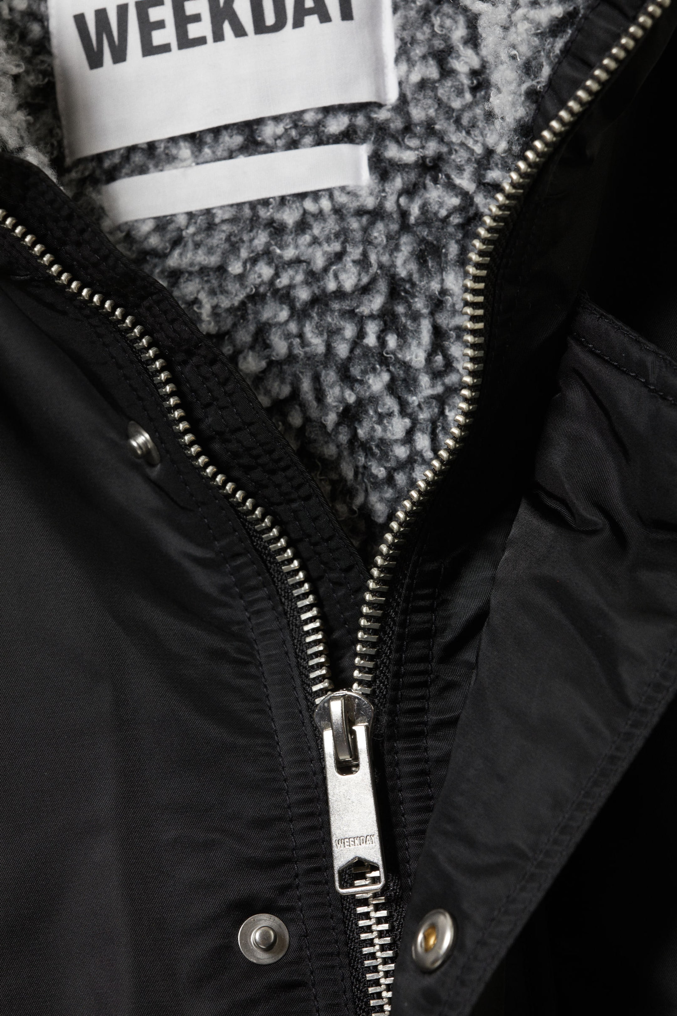 Schwarz - Gefütterte Parka-Jacke aus Nylon - 2