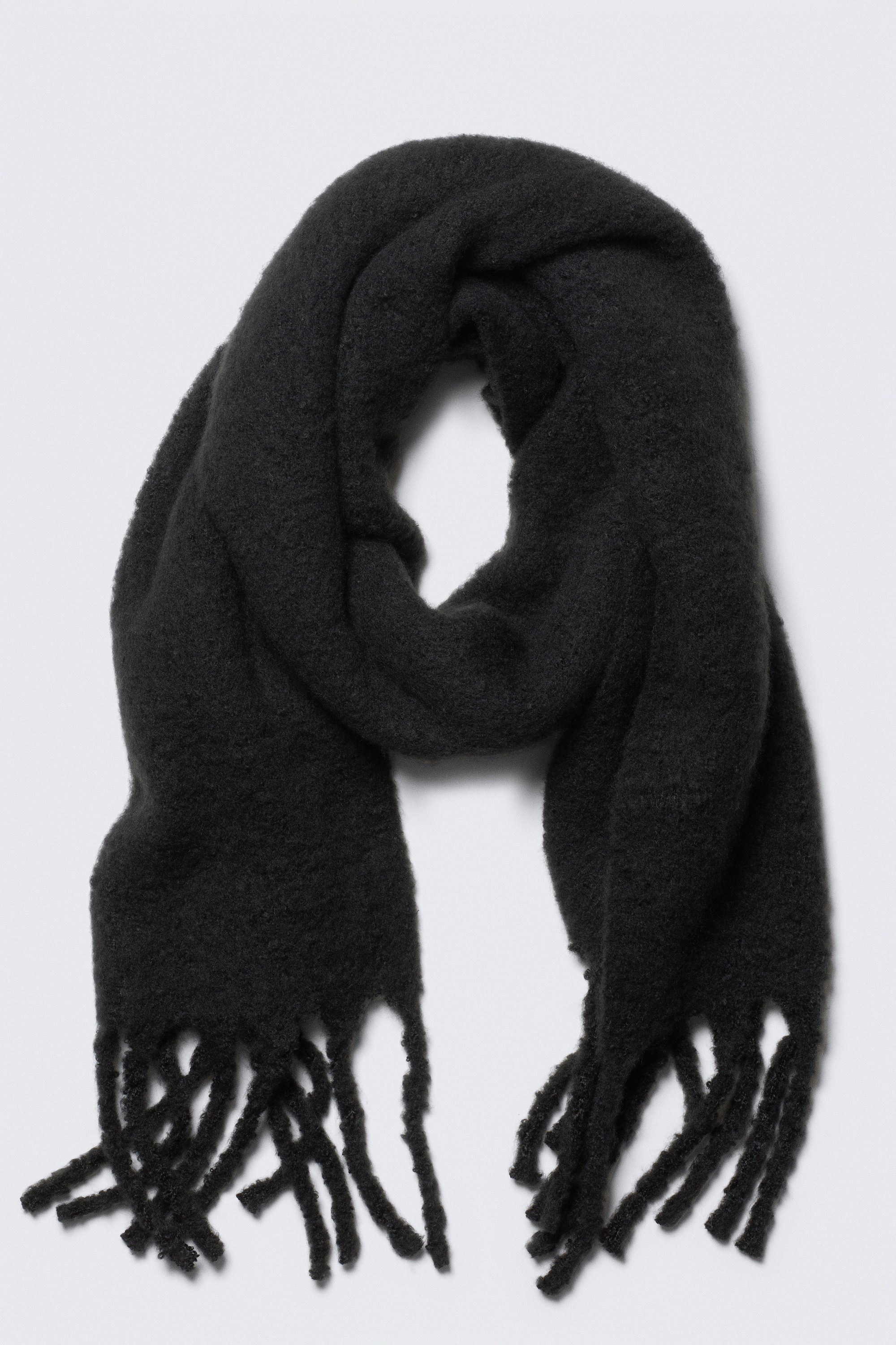 Black - Chunky Fringed Scarf - 2