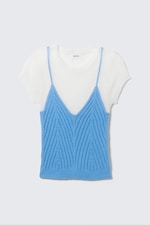 Weiß & Blau - Kurzärmliges Stricktop mit Lagenoptik - 0