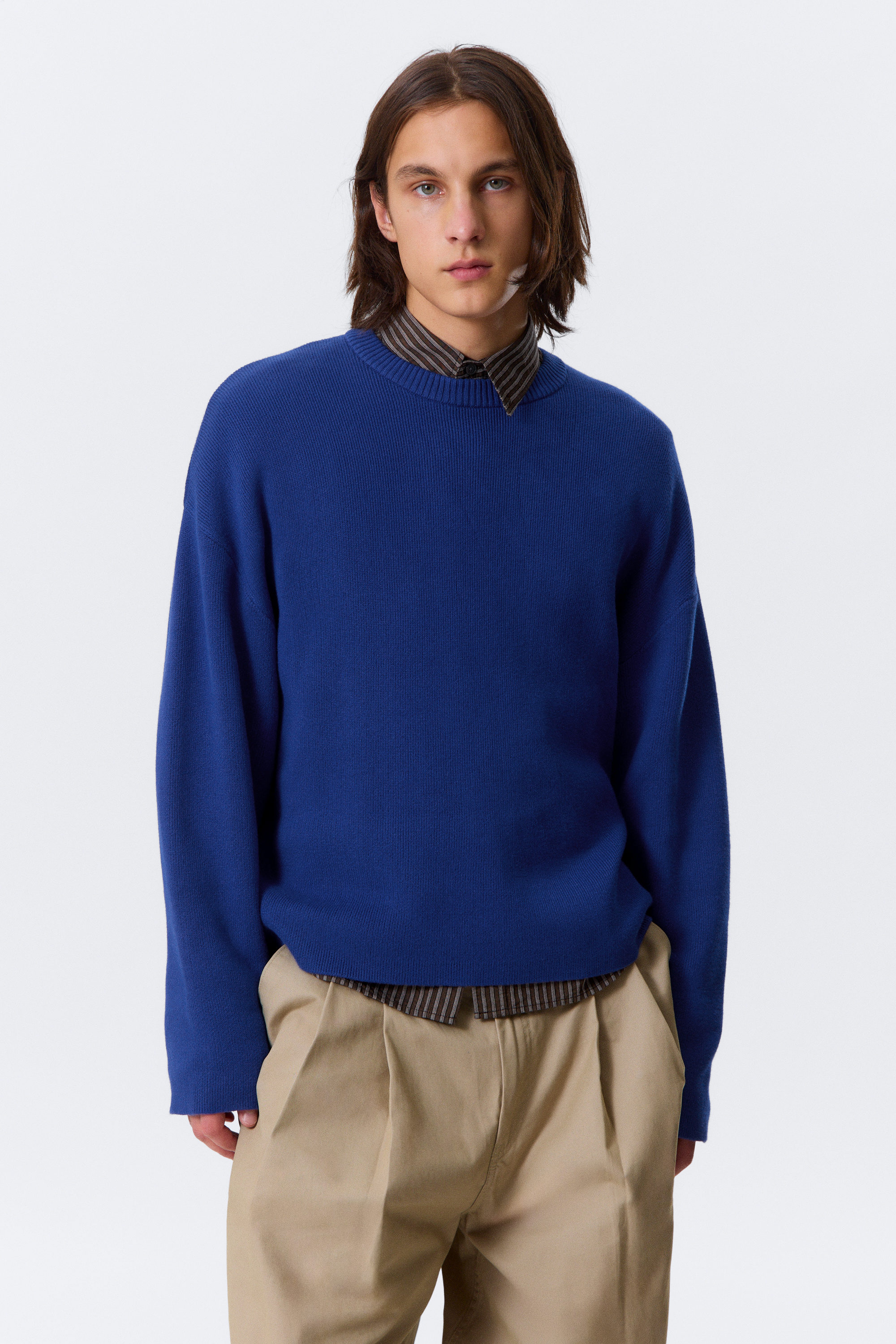 Leuchtendes Blau - Dünner, kastiger Strickpullover aus Baumwolle - 1