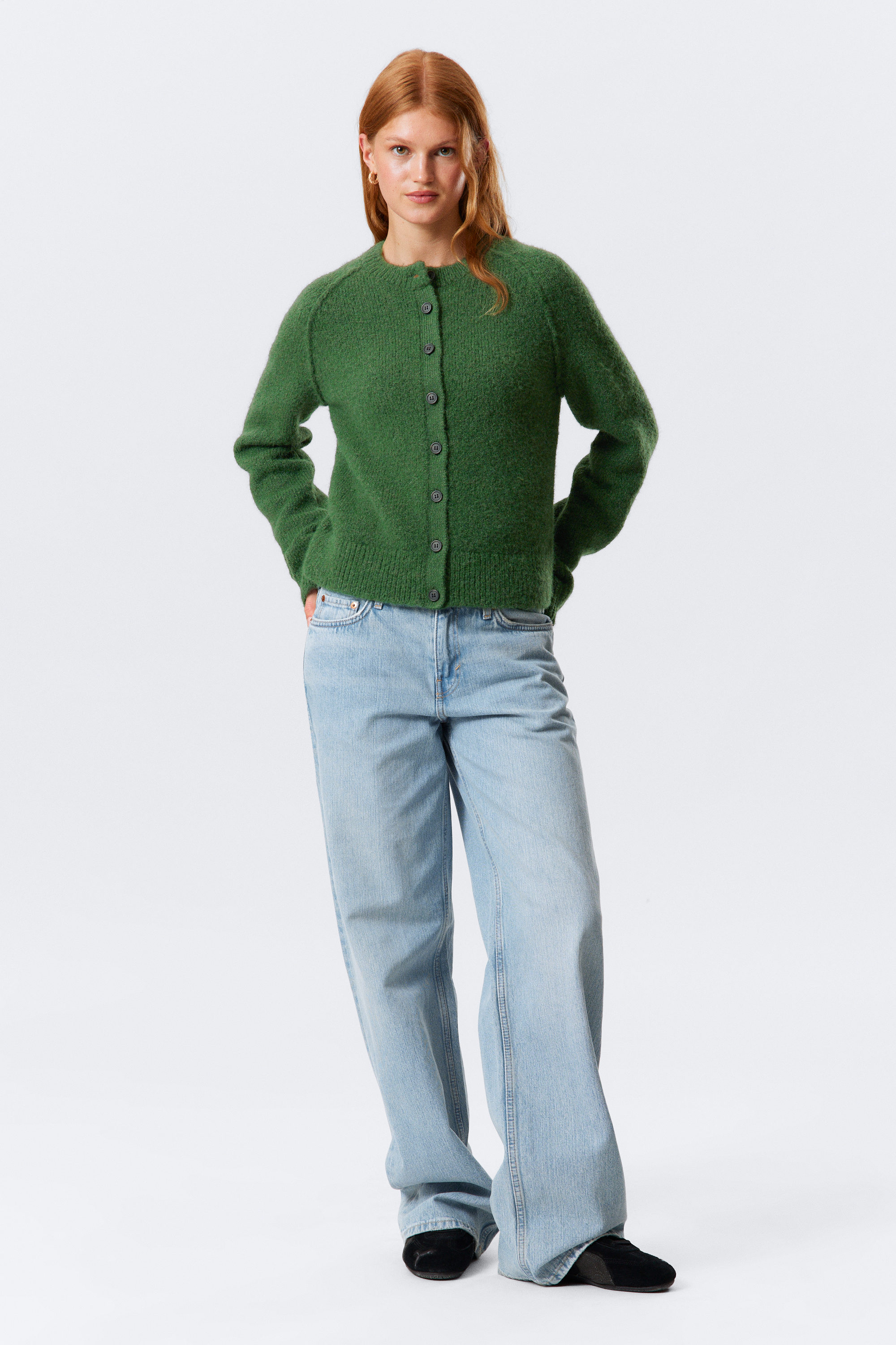Dunkelgrün - Weicher Cardigan mit schmaler Passform und Knöpfen - 2