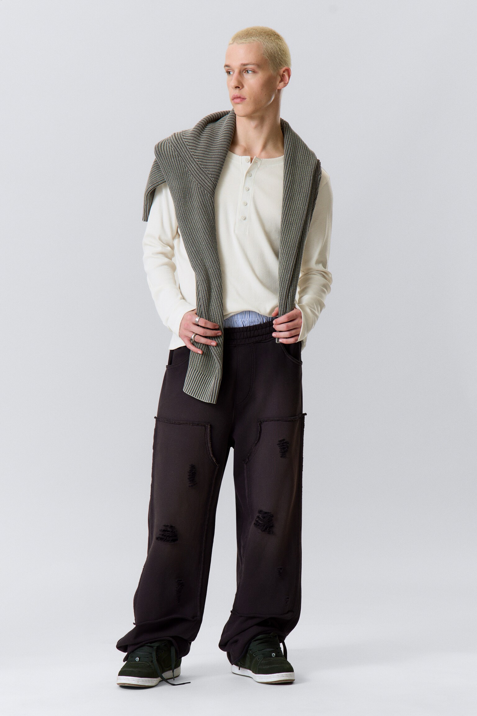 Pantaloni de trening din bumbac terry cu aspect uzat - Bleumarin - 4