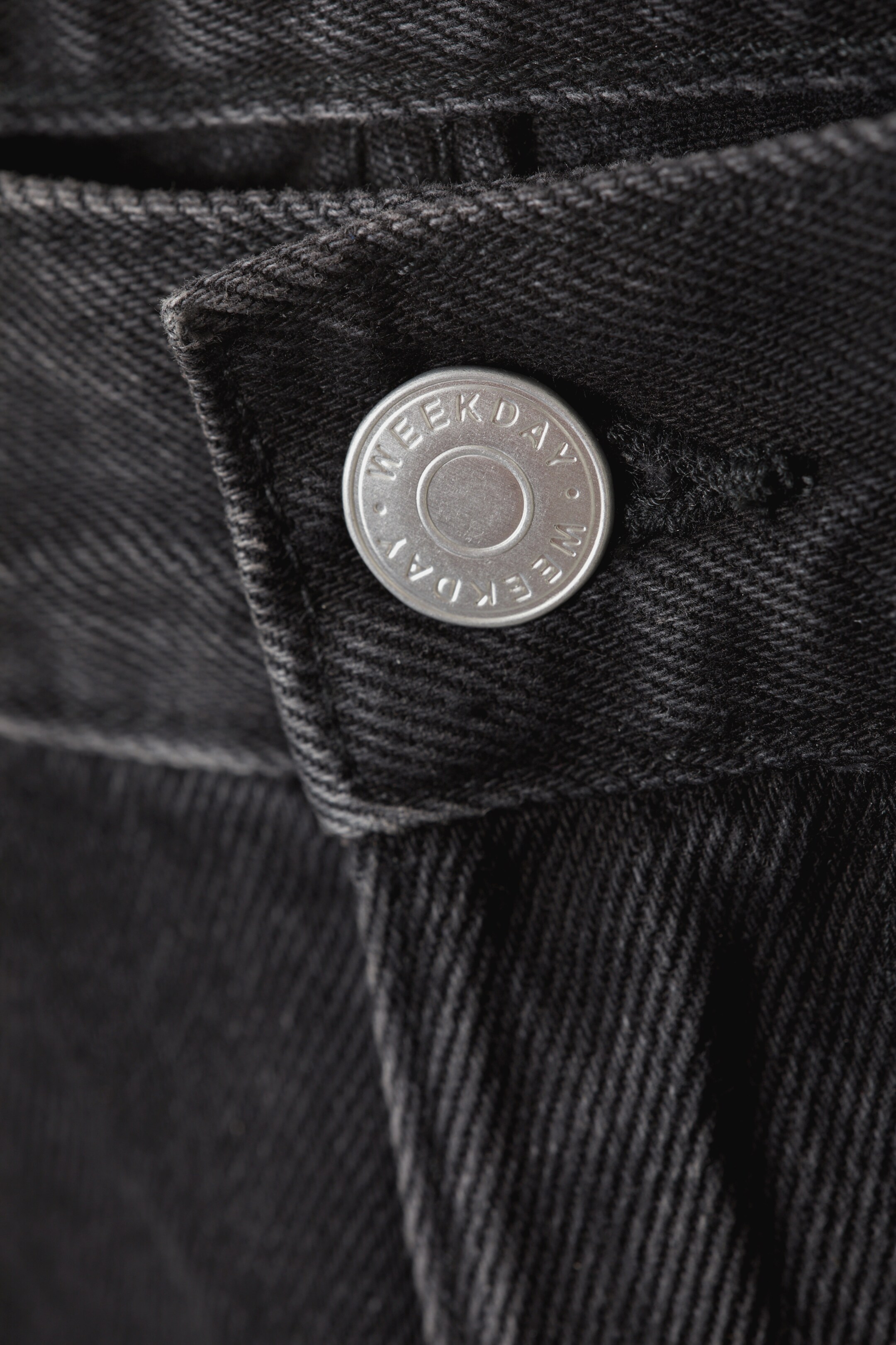 Vezi imaginea mai mare: Galaxy Denim Shorts - Tuned Black - BĂRBAŢI | H&M RO 2