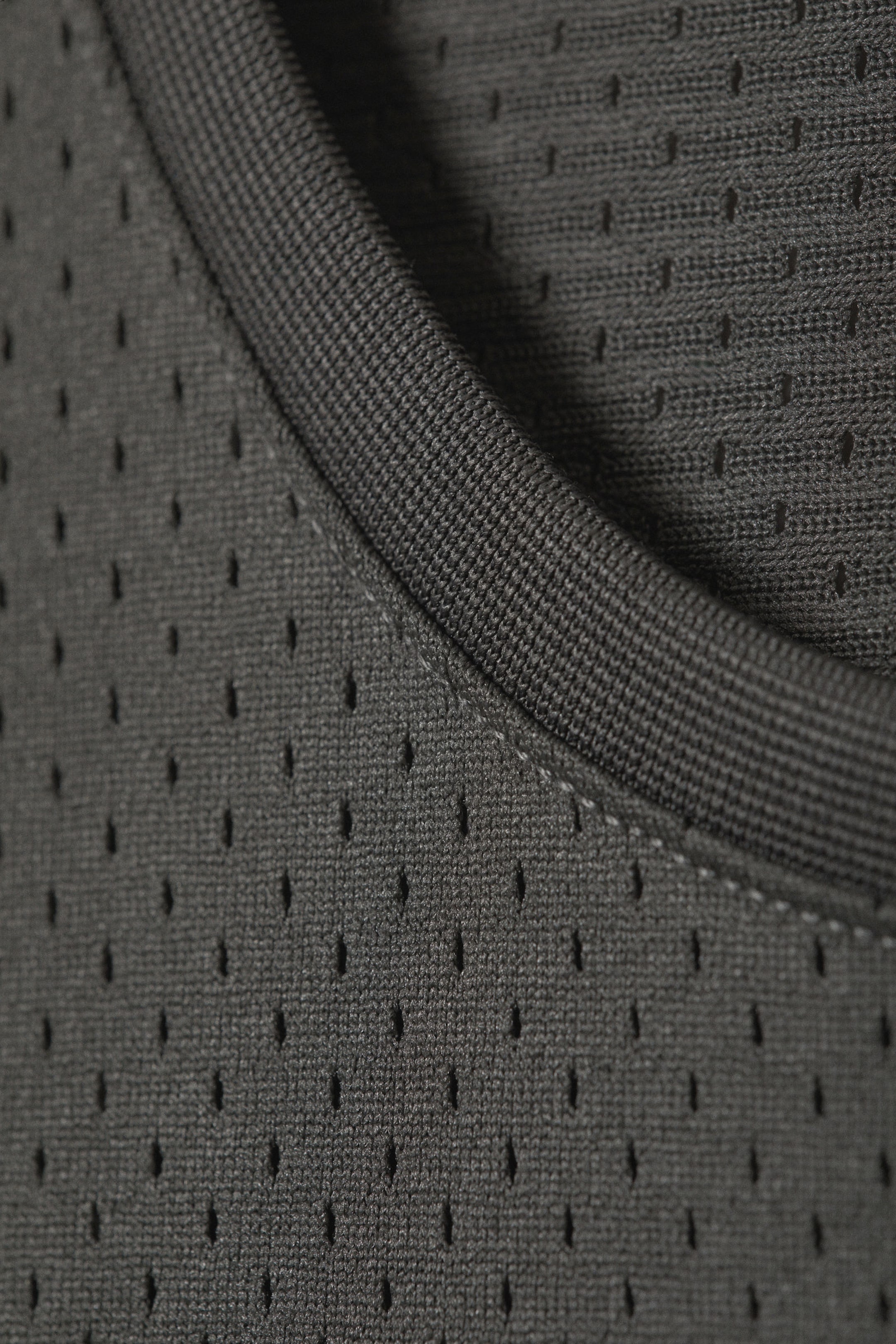 Dunkelgrau - Sportliches Tanktop aus Mesh - 2