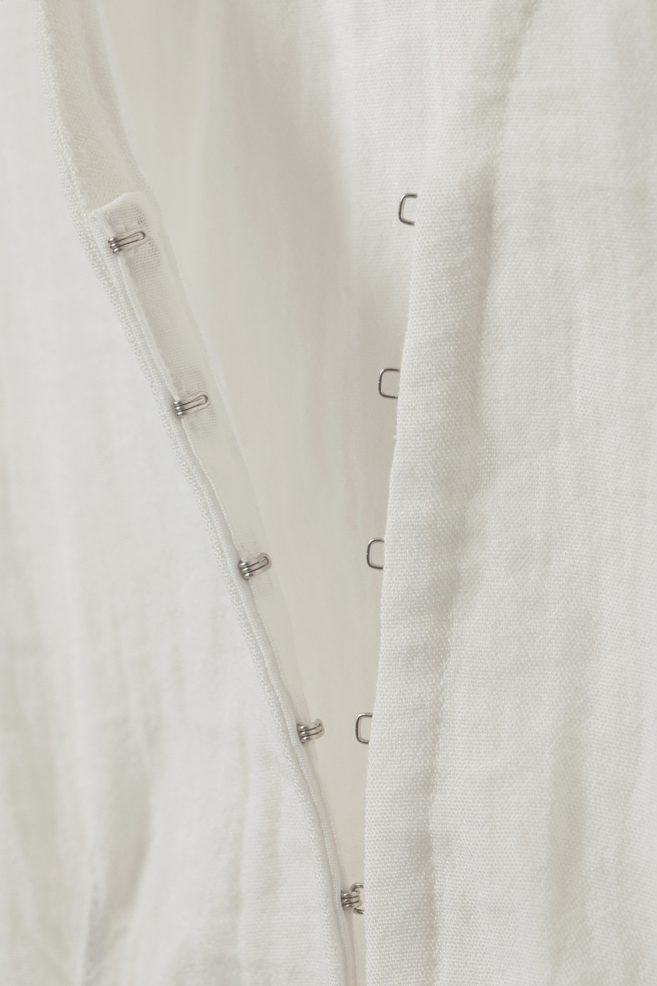 Zobrazit větší obrázek: Sleeveless Crinkle Top - White - ŽENY | H&M CZ 6