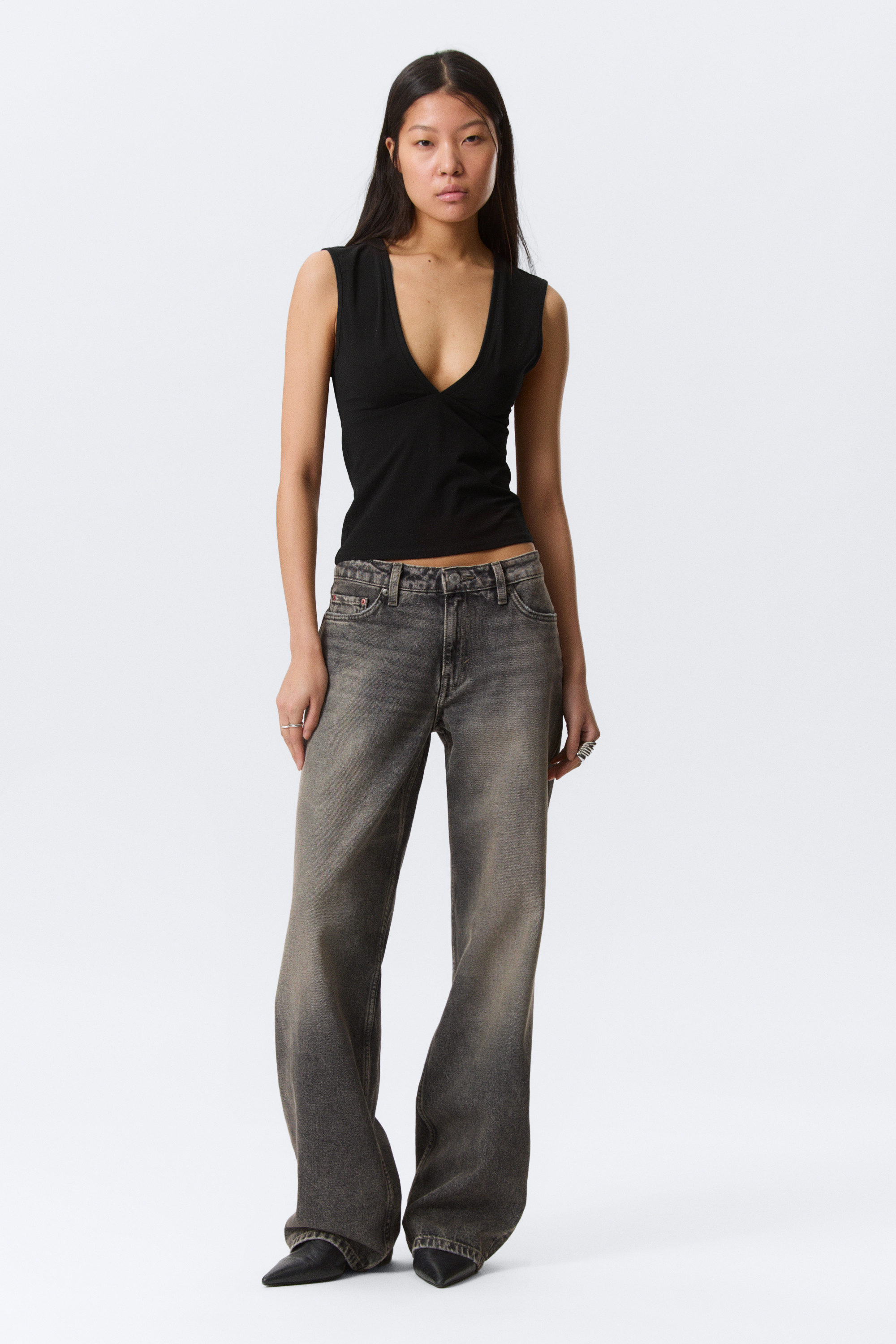 Black - Fitted V-Neck Sleeveless Top - 2