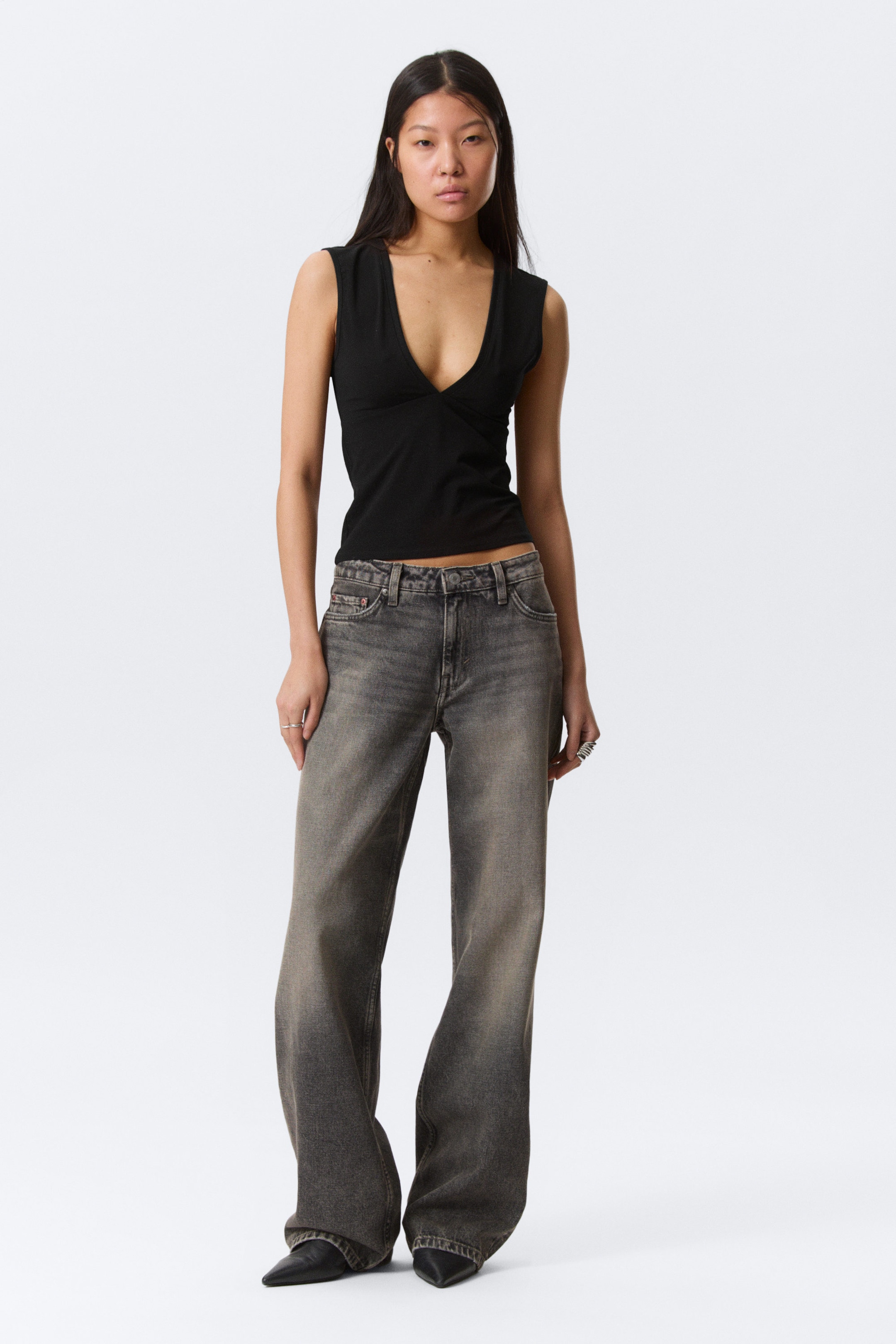 Black - Fitted V-Neck Sleeveless Top - 2