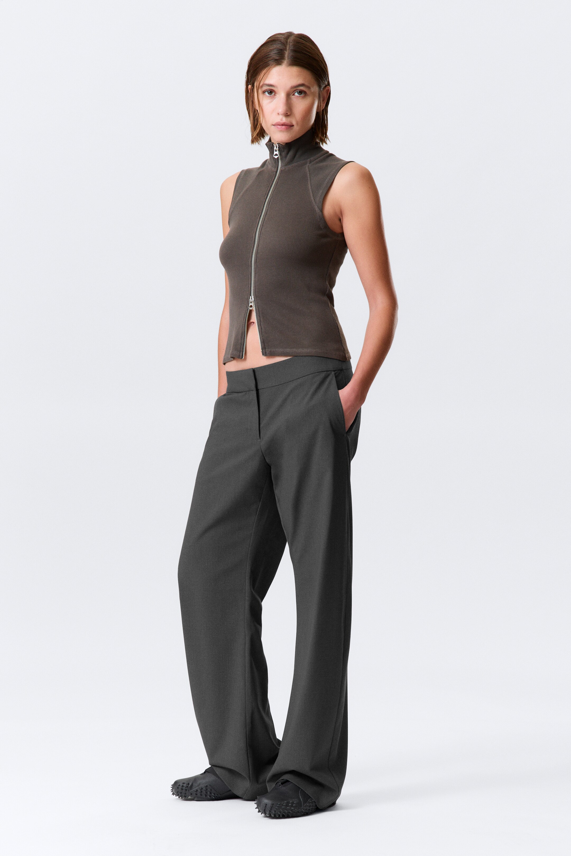 Προβολή μεγαλύτερης εικόνας: Παντελόνι Low-Rise Loose Cocoon Suiting - Σκούρο Γκρι Μελανζέ - Ladies | H&M GR 4