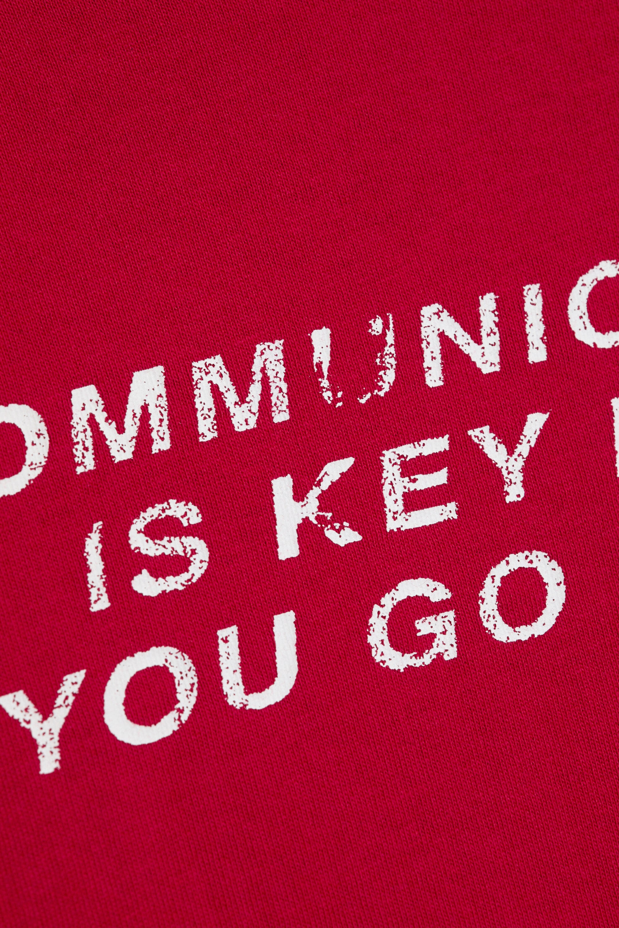 Rot - "Communication" - Boxy T-Shirt mit Print und kurzen Ärmeln - 1