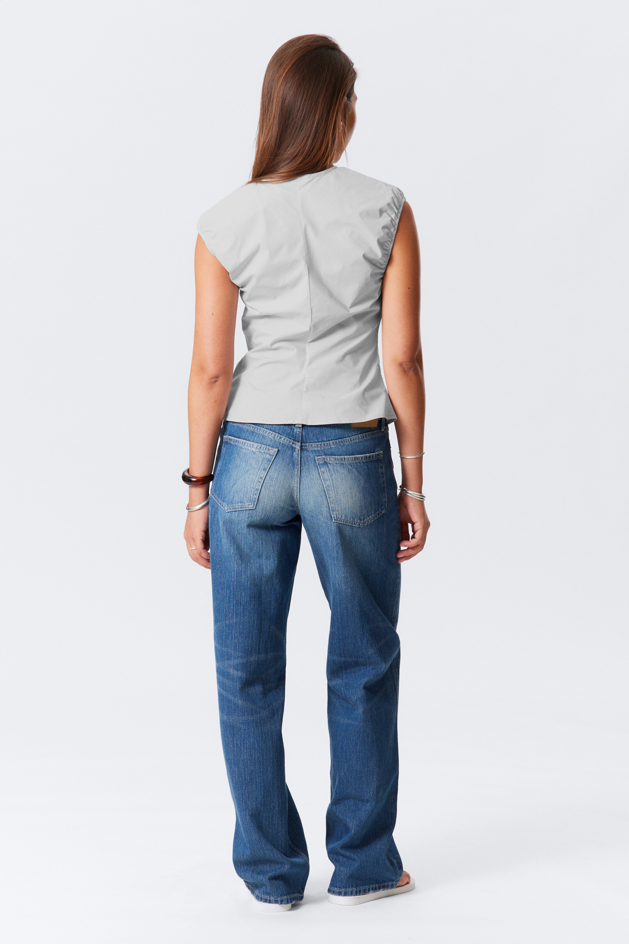 Größeres Bild ansehen: Ärmelloses Baumwolltop mit V-Ausschnitt - Hellgrau - Ladies | H&M DE 3