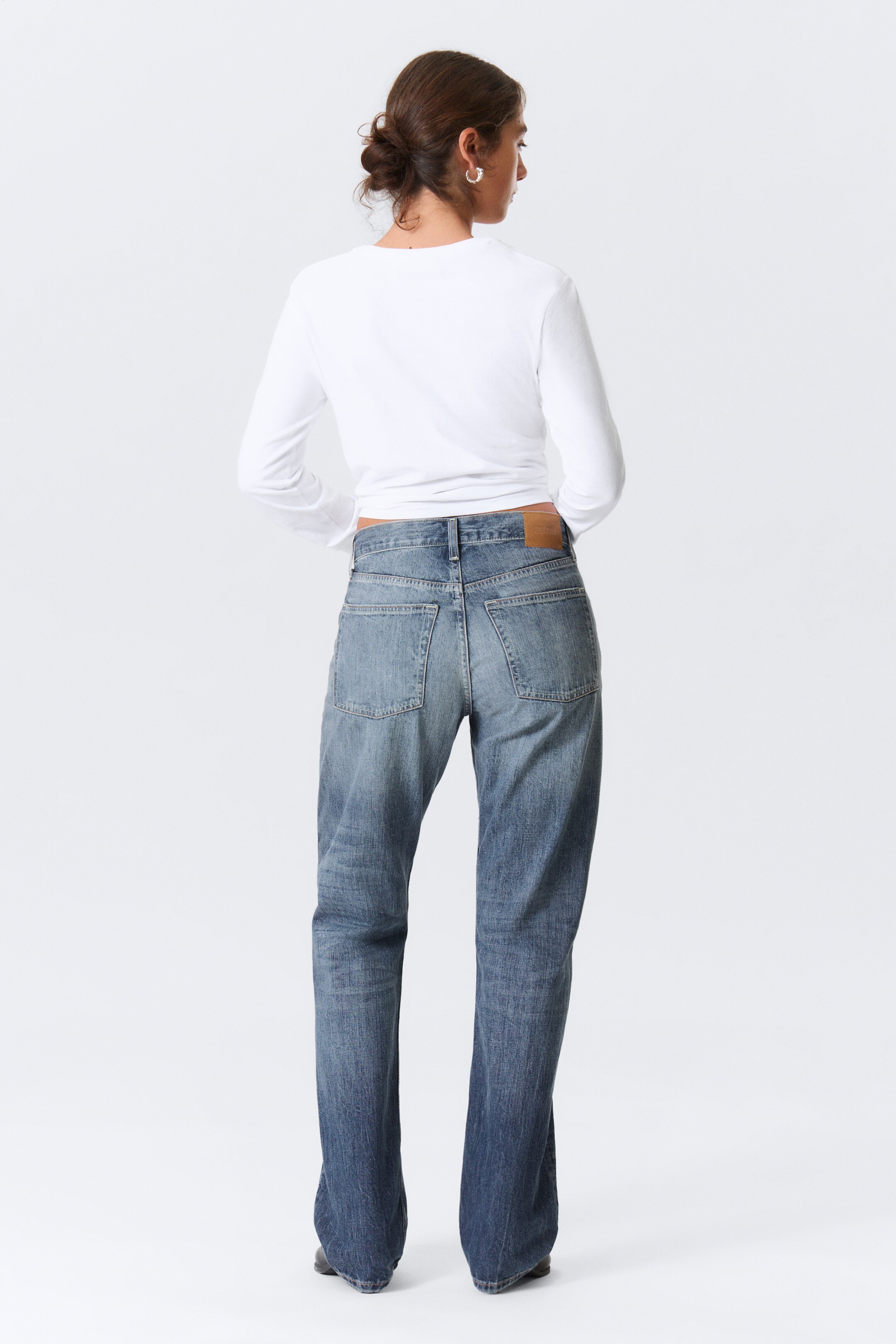 Visa större bild: Orbit Mid Waist Regular Straight Leg Jeans - Board Blue - Mellanblå - DAM | H&M SE 15