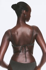 Dunkelgrau - Gepolstertes Bikini-Top mit Bindebandverschluss - 2