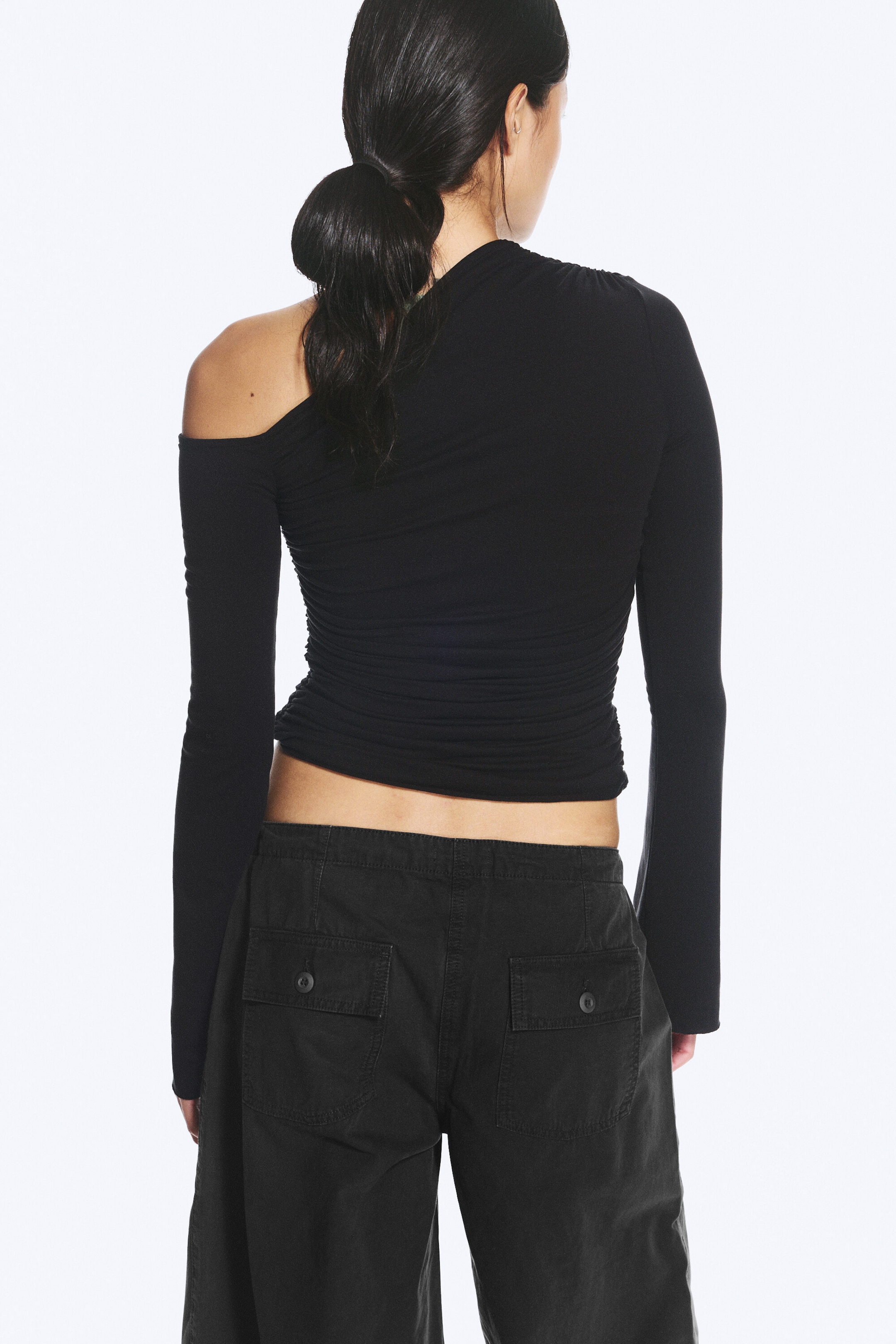 Schwarz - Asymmetrisches Drape-Top aus Lyocell - 2