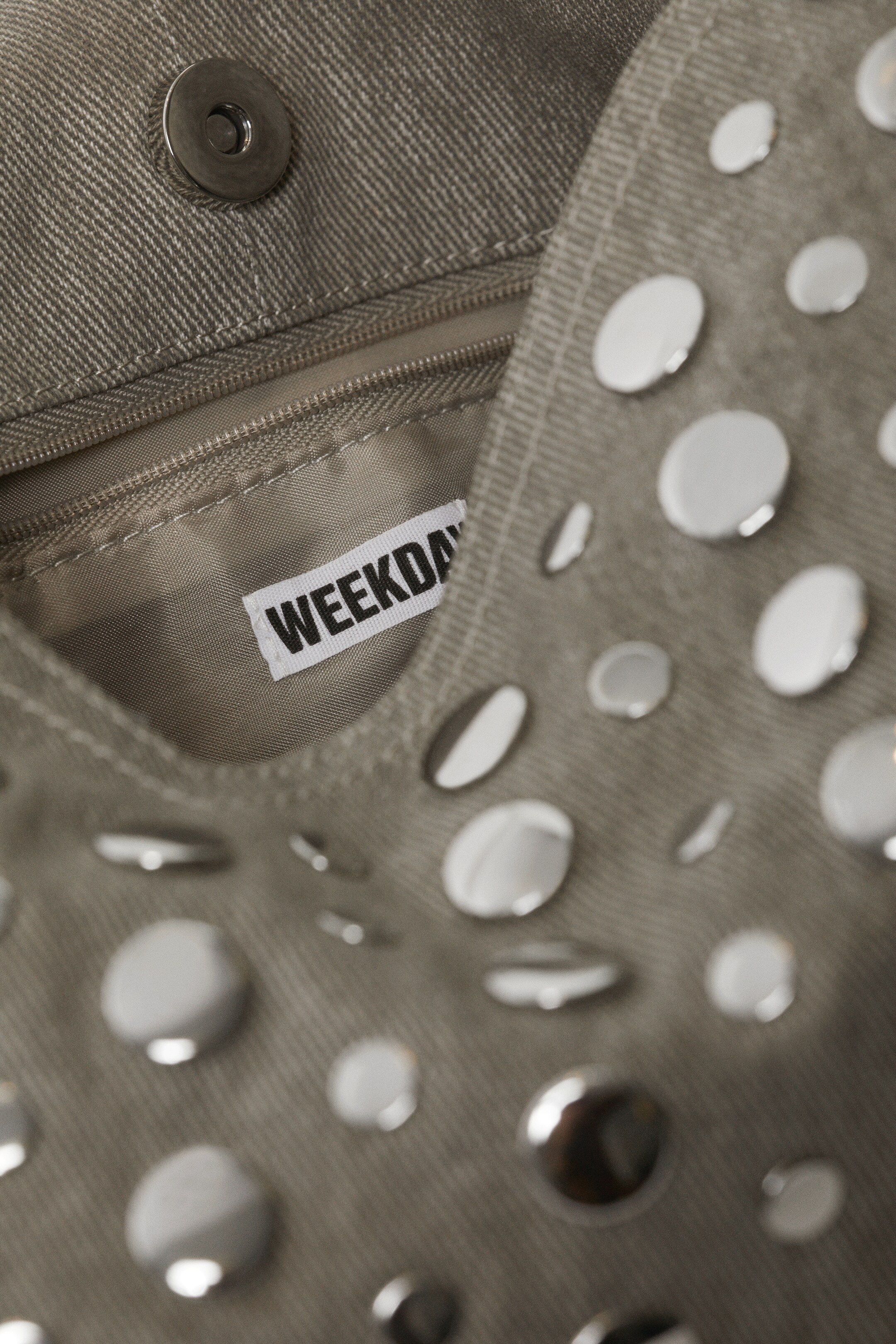 Zobrazit větší obrázek: Studded Shoulder Bag - Dusty Mole - ŽENY | H&M CZ 4