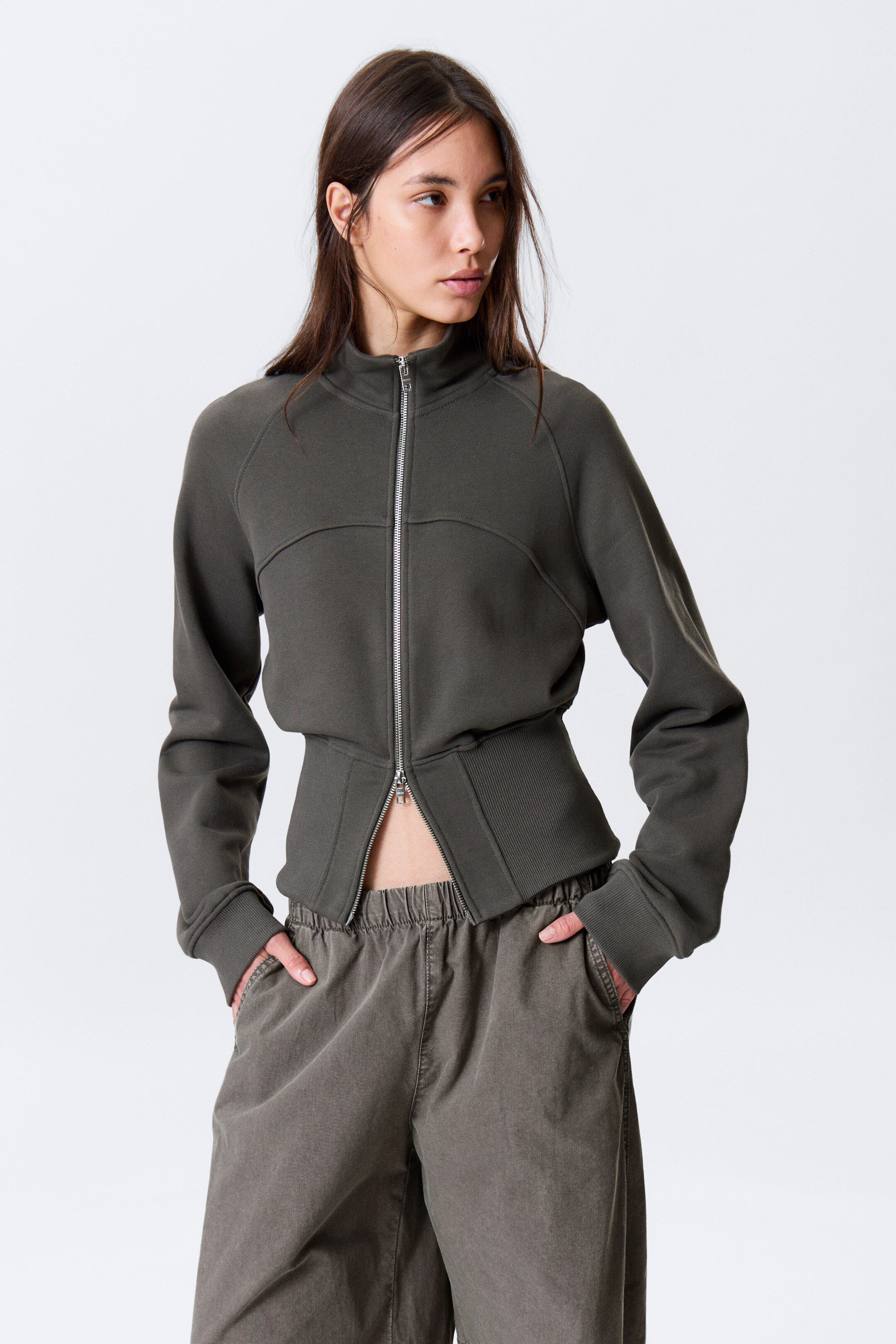 Agrandir l'image: Veste de survêtement ajustée en coton - Gris foncé - FEMME | H&M CH 2