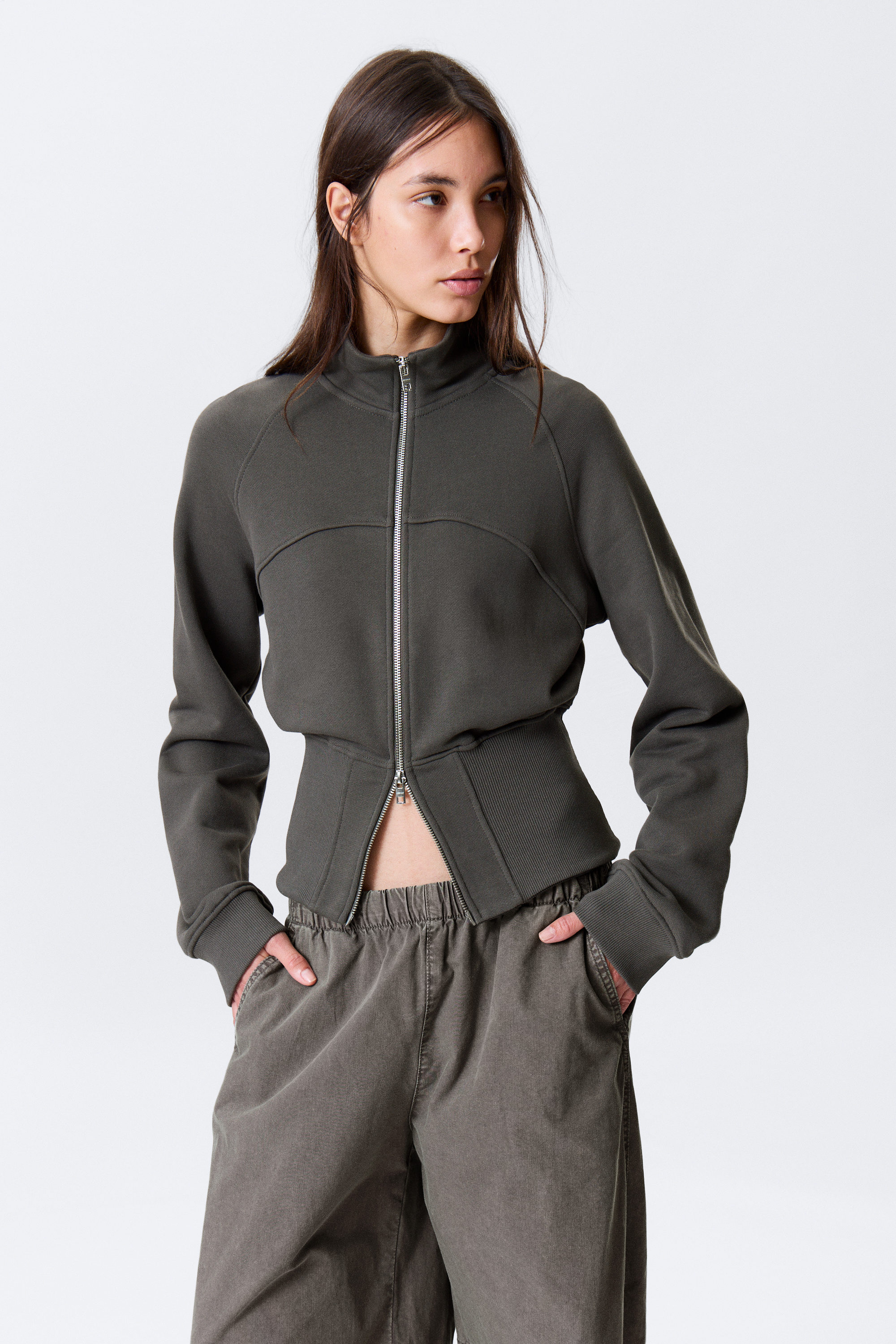 Dunkelgrau - Eng anliegende Trainingsjacke aus Baumwolle - 2
