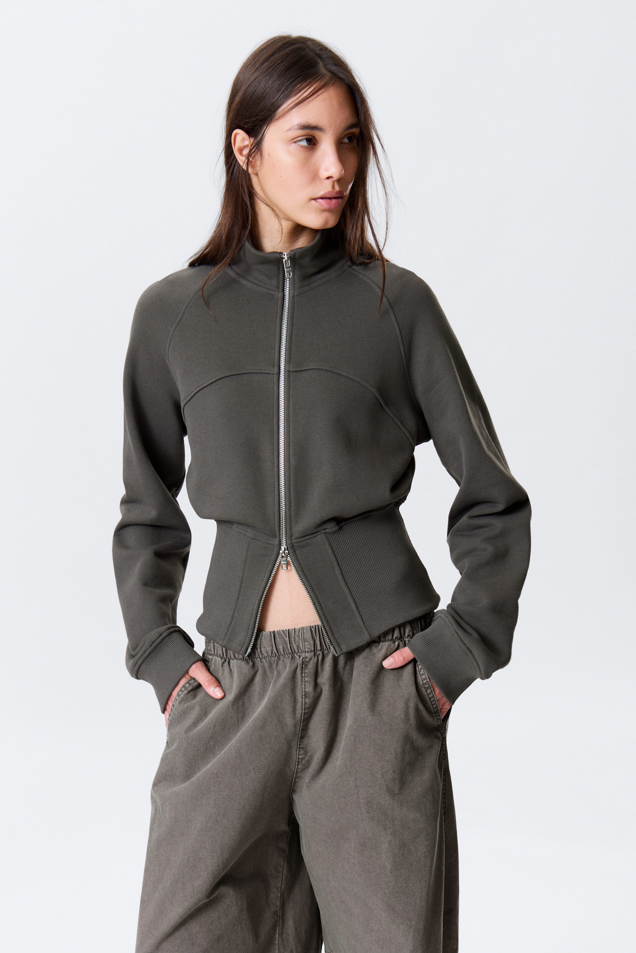 Dunkelgrau - Eng anliegende Trainingsjacke aus Baumwolle - 2
