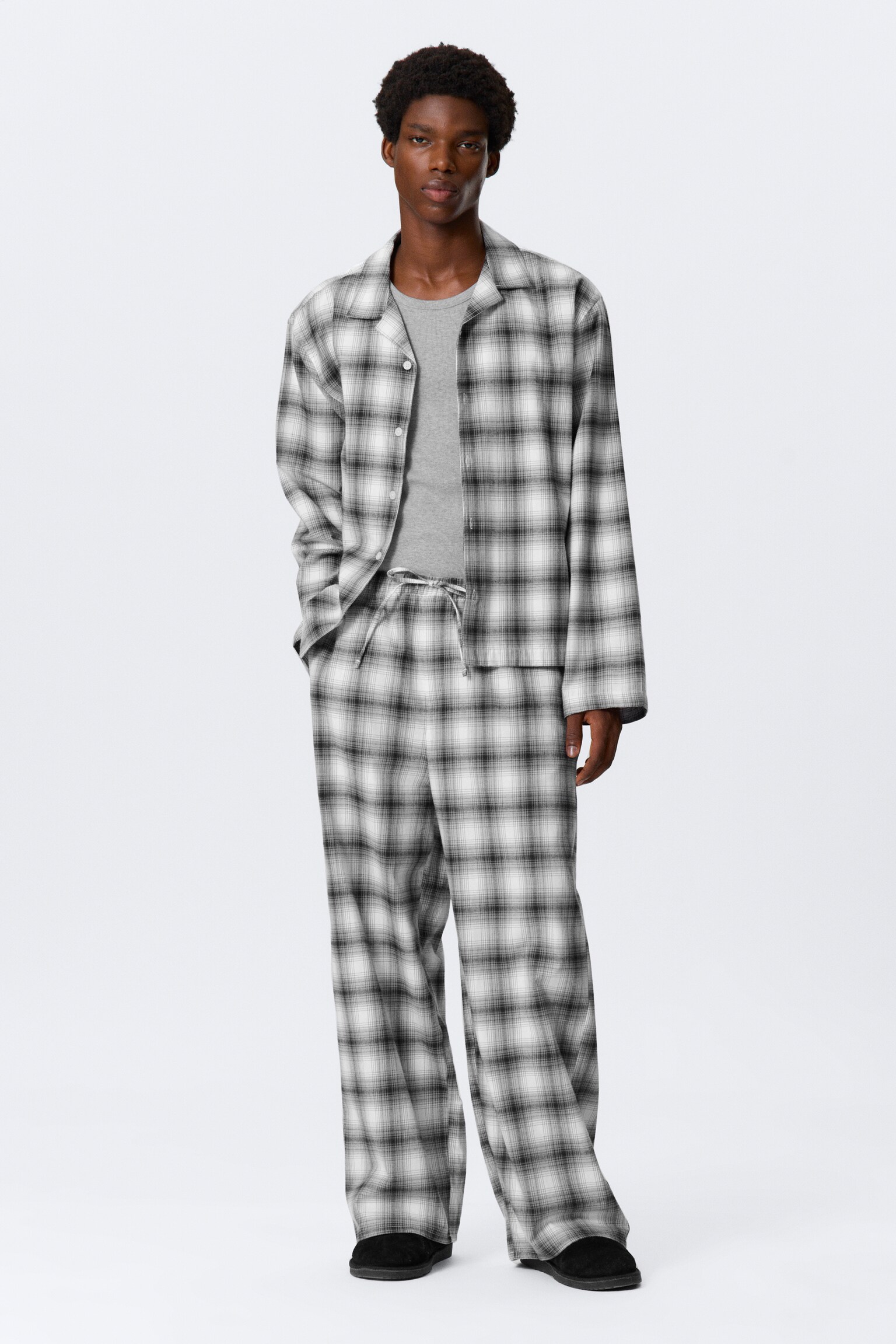 Afslappede flannelpyjamasbukser - Hvid med sorte/Sort med tern/Checked Dark Brown - 7