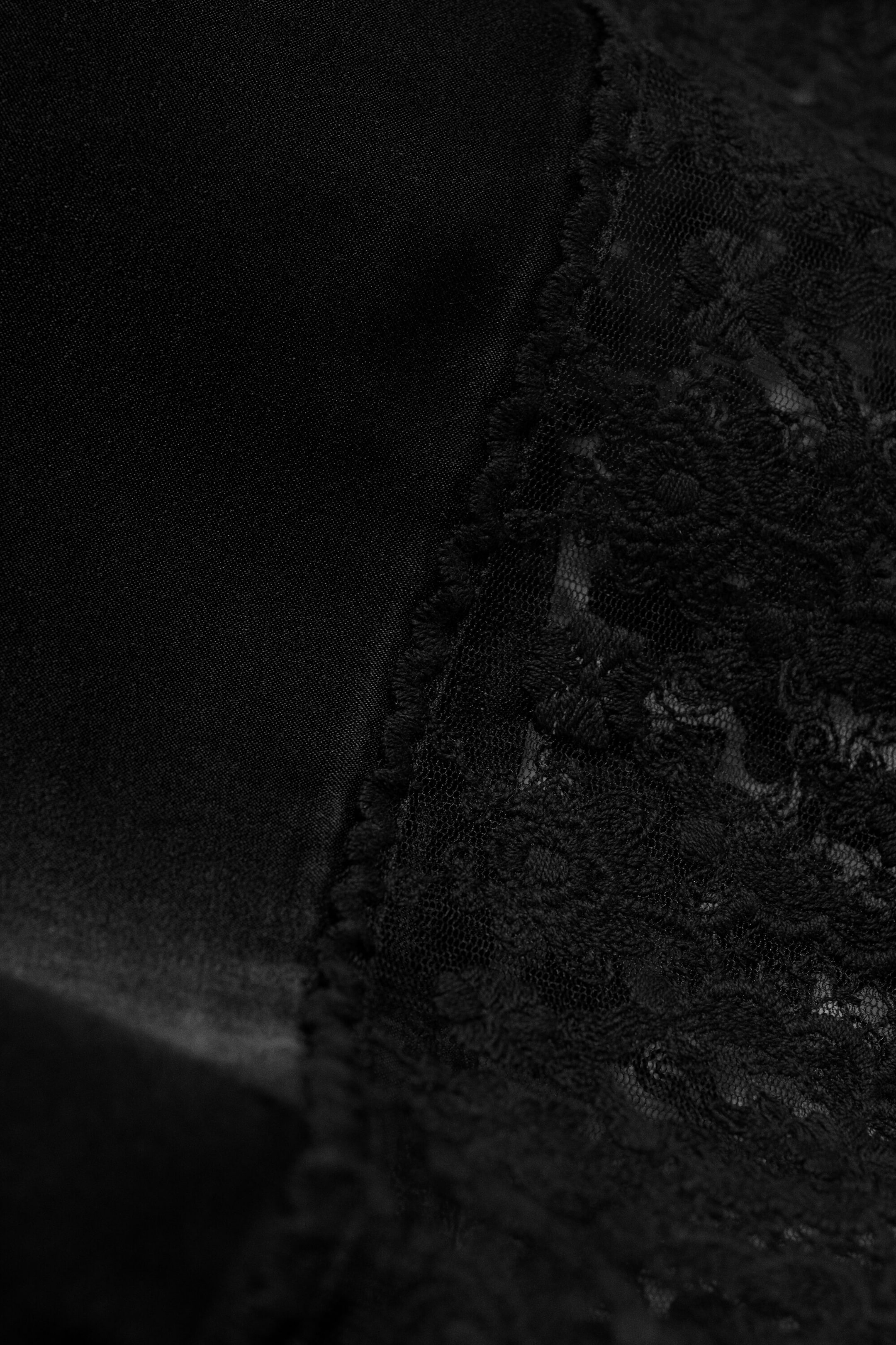 Svart - Satinshorts med spets - 5