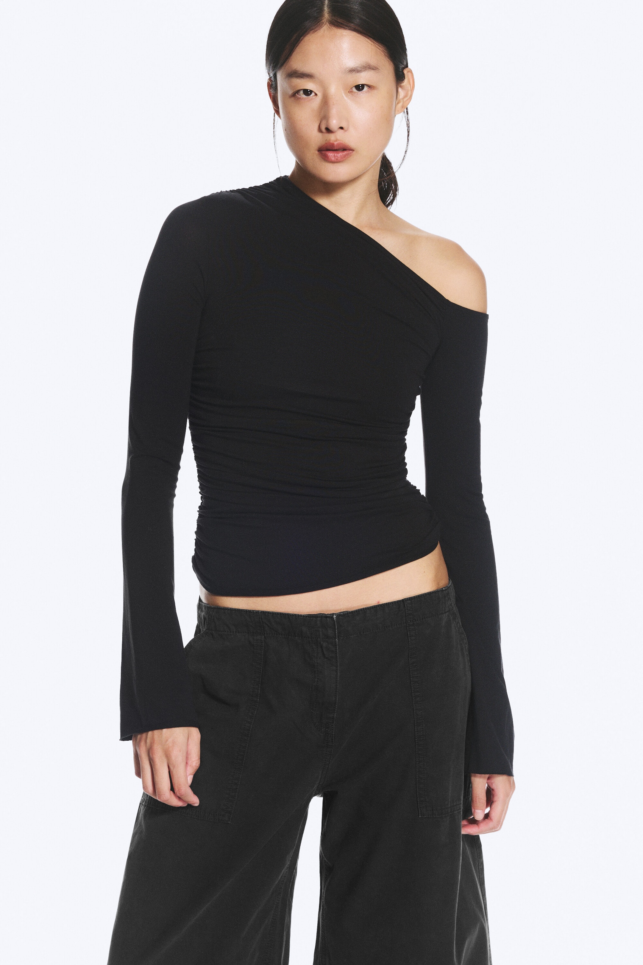 Noir - Haut drapé asymétrique en lyocell - 2