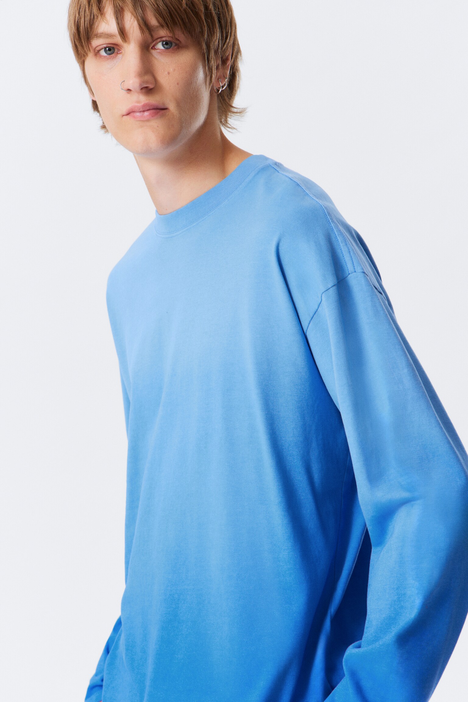 Tolles Longsleeve in Boxy-Passform - Blau mit Fading-Effekt - 4